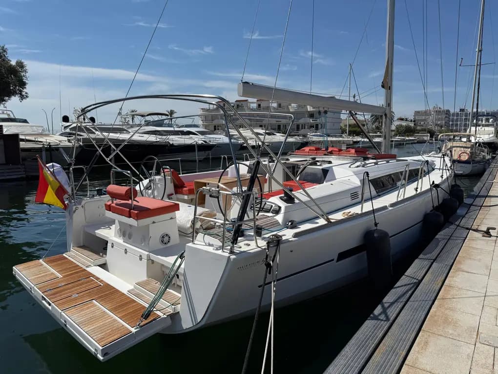 2015 Dufour 382 in vendita a Altea, ES Sloop
