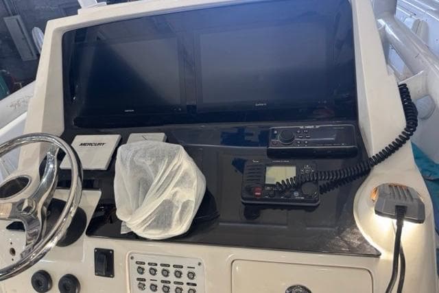 2015 Intrepid Powerboats 327 CC zum Verkauf in Miami, Florida Center Console 3