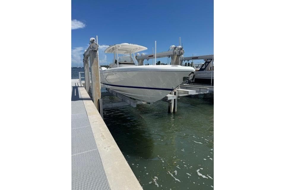 2015 Intrepid Powerboats 327 CC zum Verkauf in Miami, Florida Center Console 4