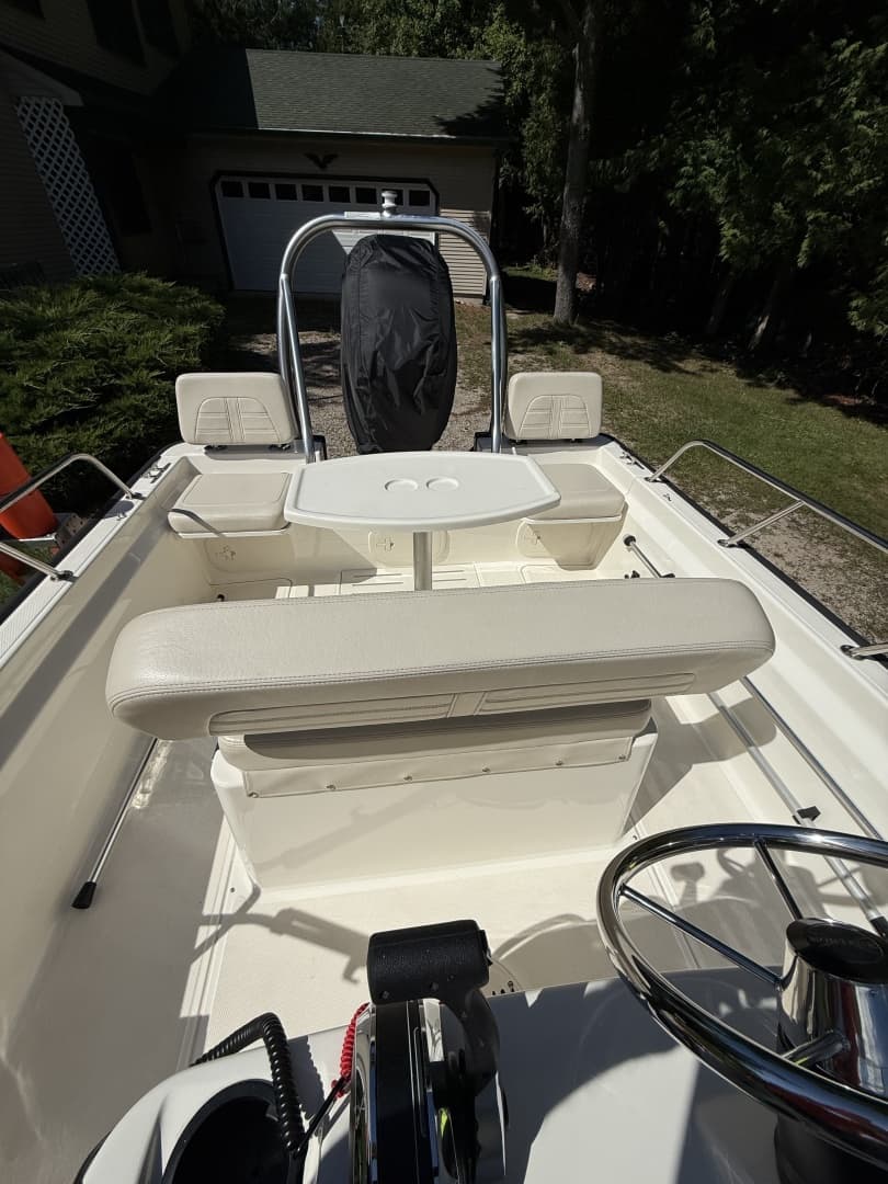 2018 Boston Whaler 170 Montauk in vendita a Charlevoix, Michigan Center Console 5