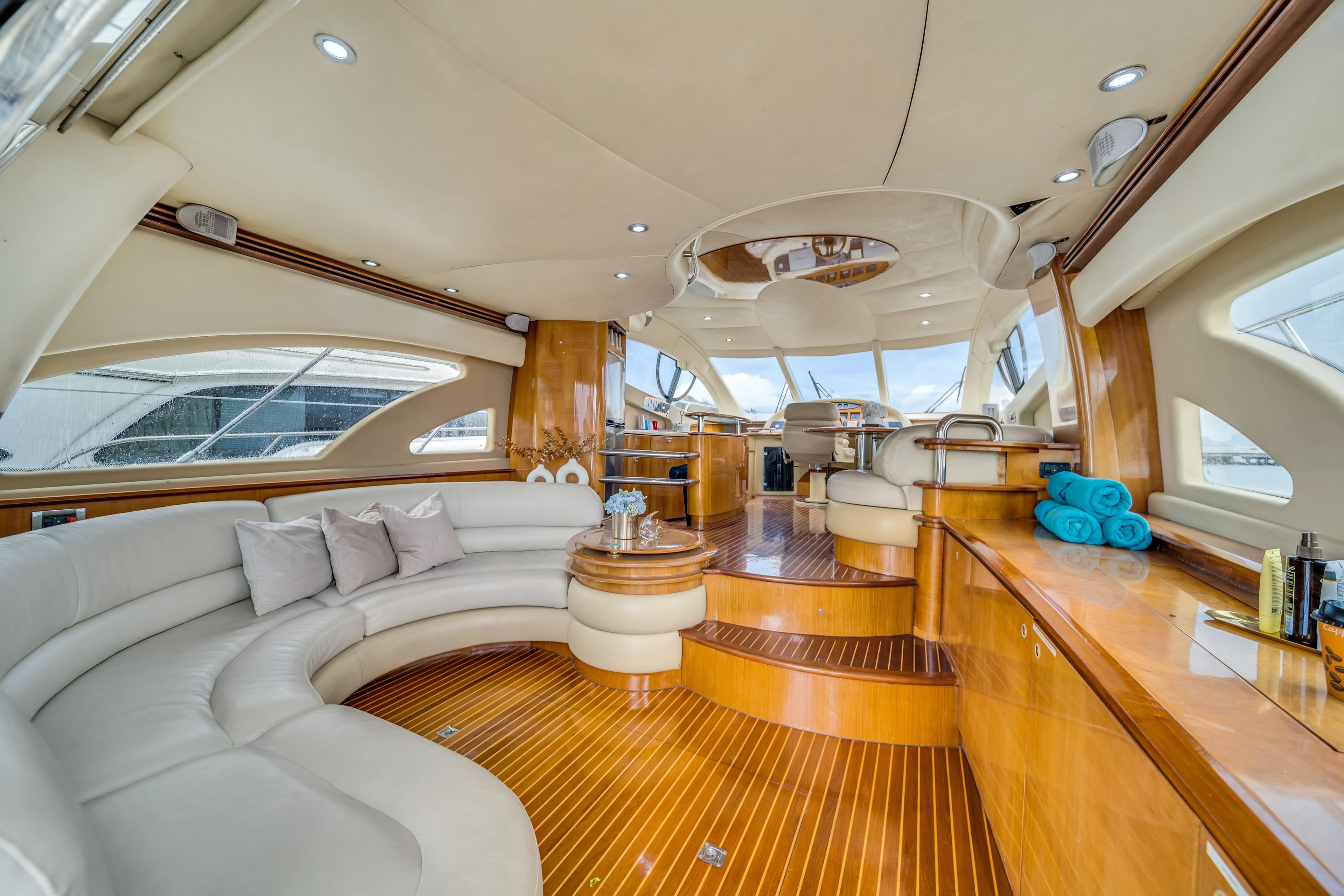 2006 Azimut 55 Flybridge for Sale in Miami, FL Flybridge 5