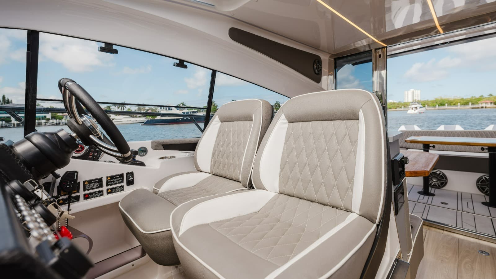 2027 Hanover Yachts 415 te koop in Fort Lauderdale, Florida Motor Yacht 2
