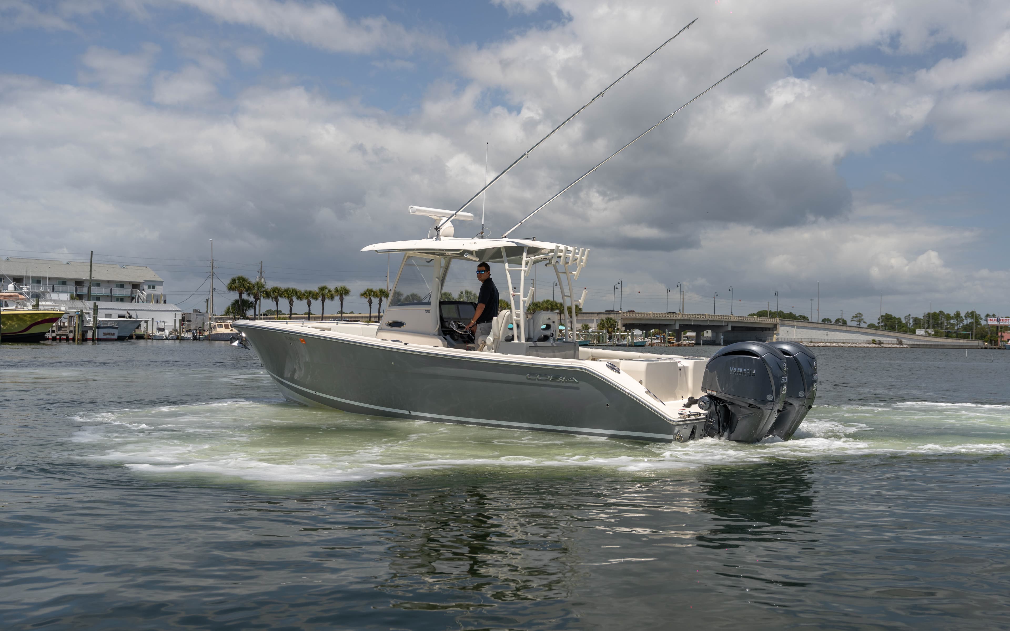 2023 Cobia 320 CC in vendita a Panama City, FL Center Console 2