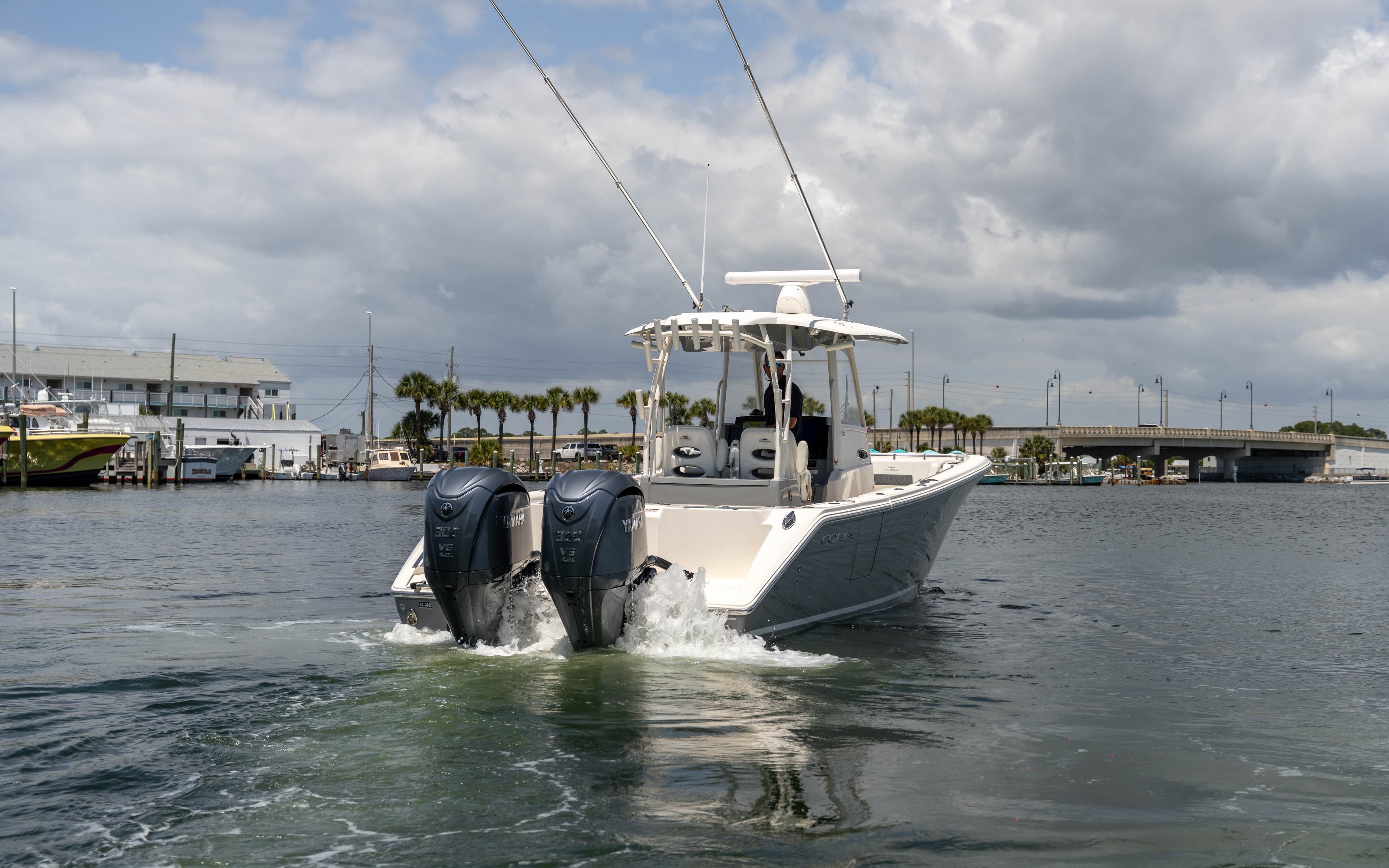 2023 Cobia 320 CC in vendita a Panama City, FL Center Console 4