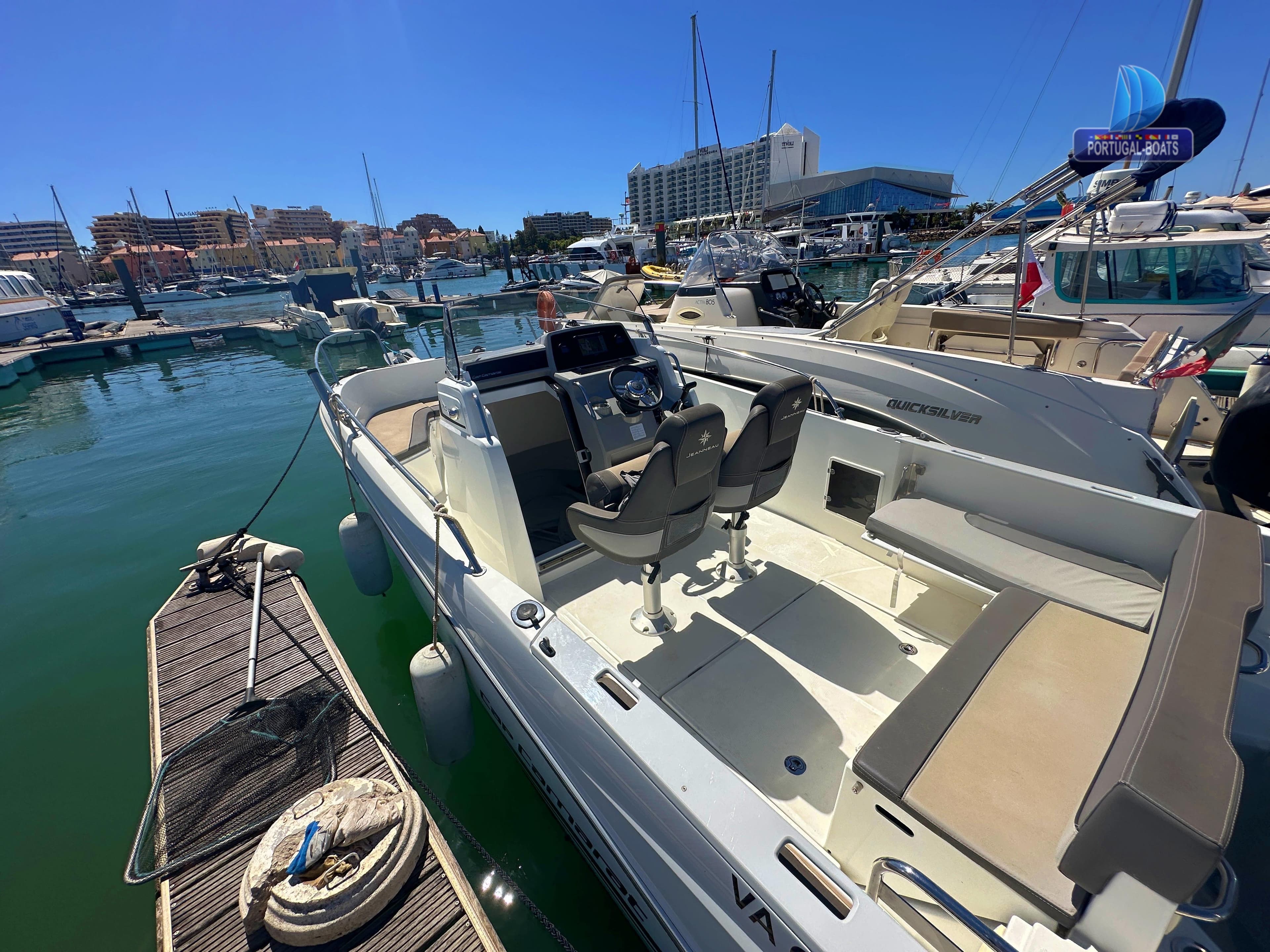 2021 Jeanneau Cap Camarat 7.5 CC Serie3 for Sale in Quarteira, PT Center Console