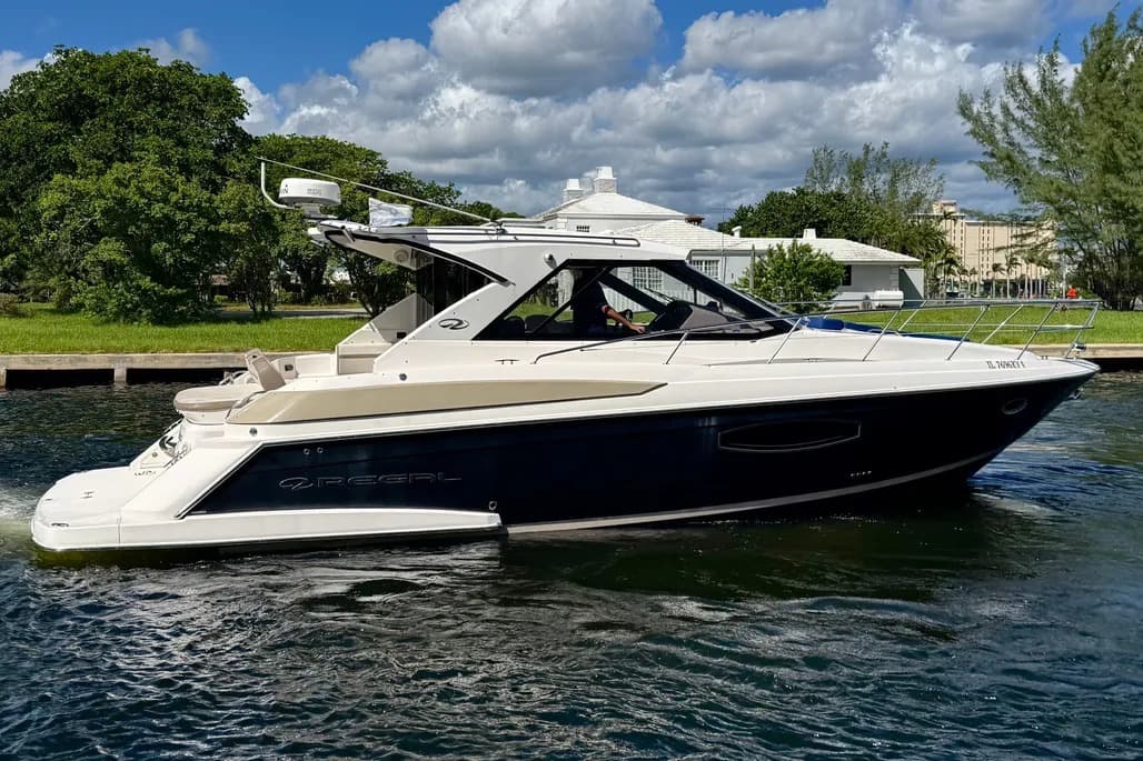 2016 Regal 42 Sport Coupe zum Verkauf in Hollywood, Florida Express Cruiser