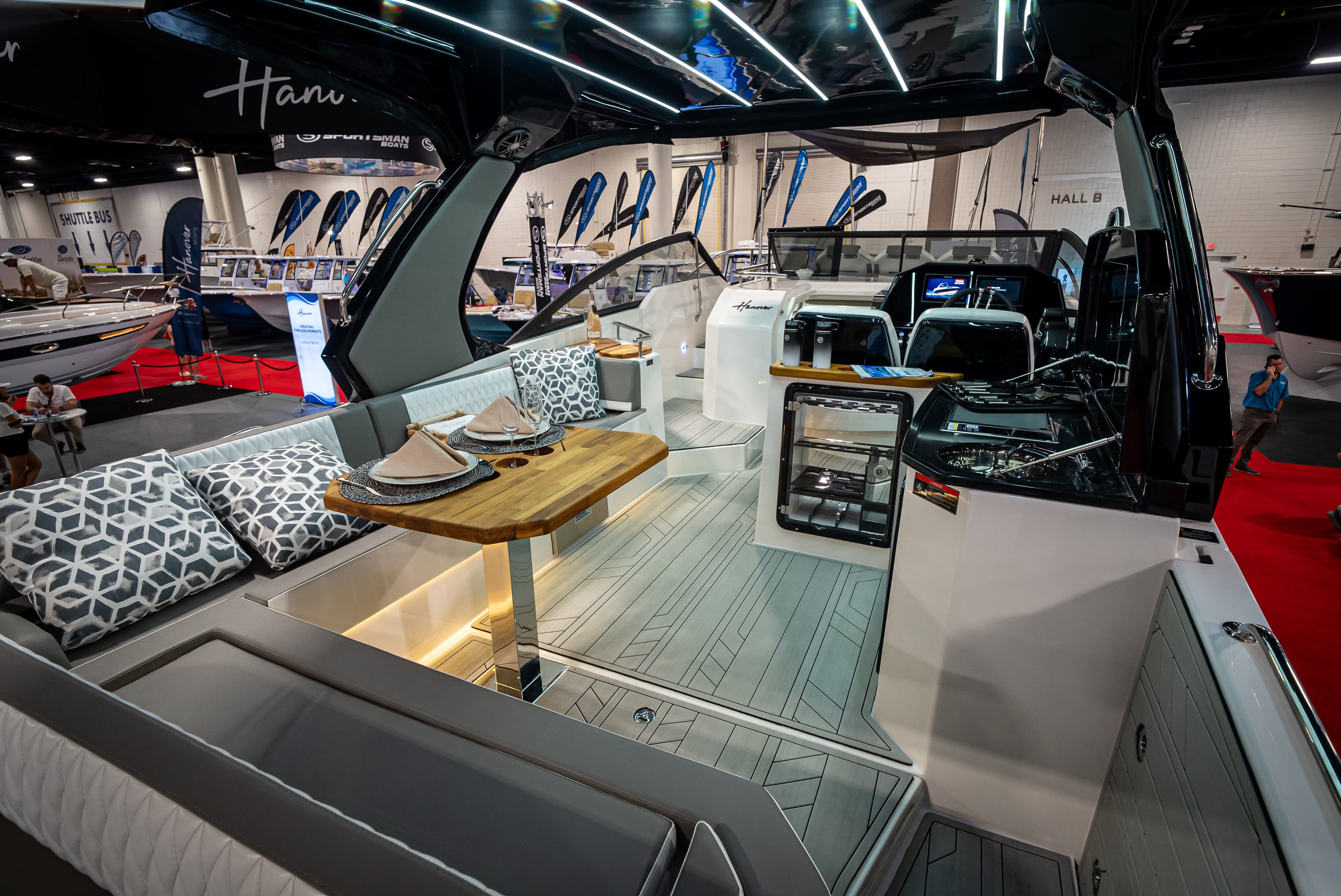 2027 Hanover Yachts 347 zum Verkauf in East Hampton, New York Express Cruiser 5