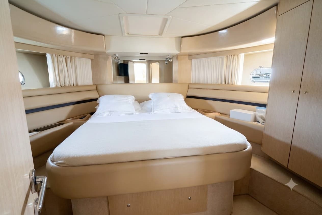 2005 Ferretti Yachts 550 for Sale in Girona, ES Flybridge 5
