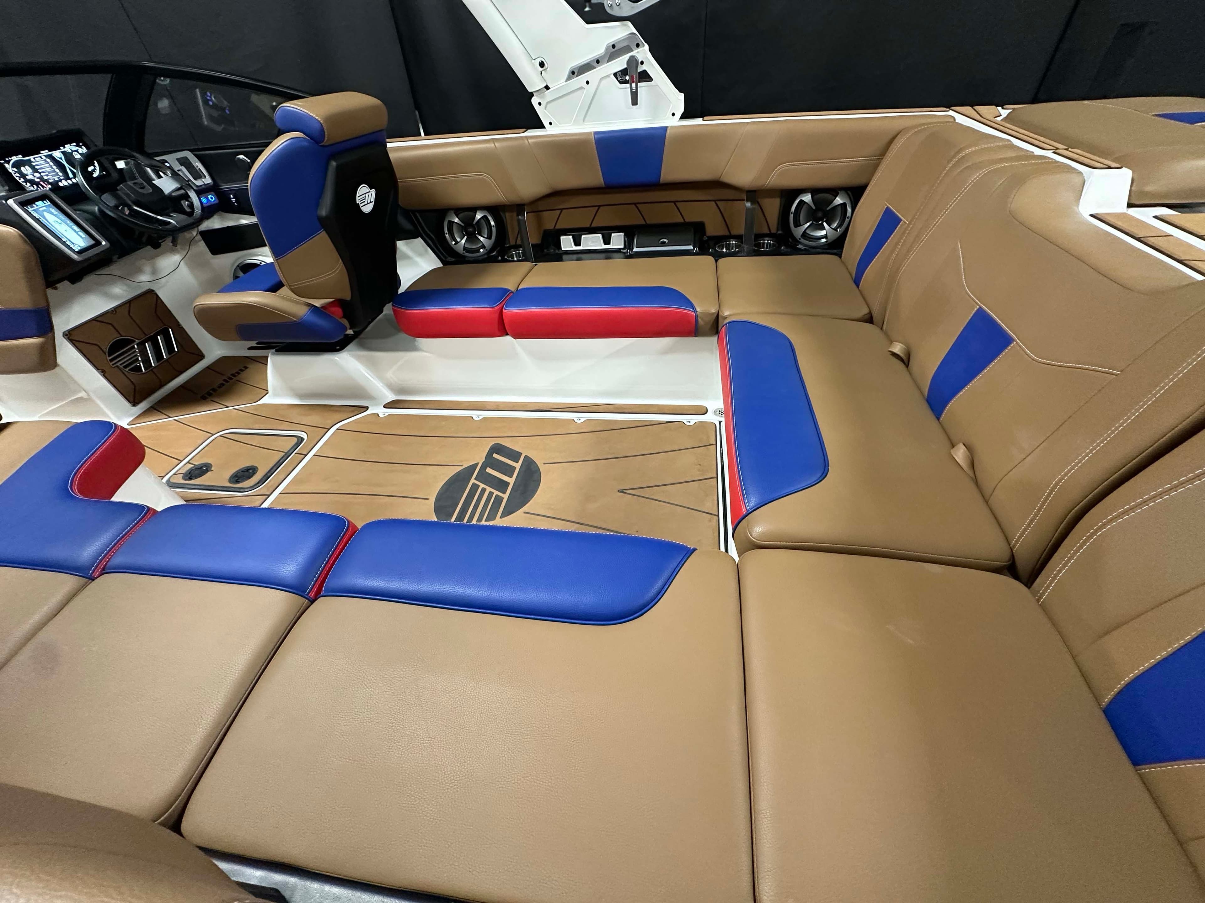 2021 Malibu Boats 23 LSV in vendita a Rogers, MN Ski Boat 4