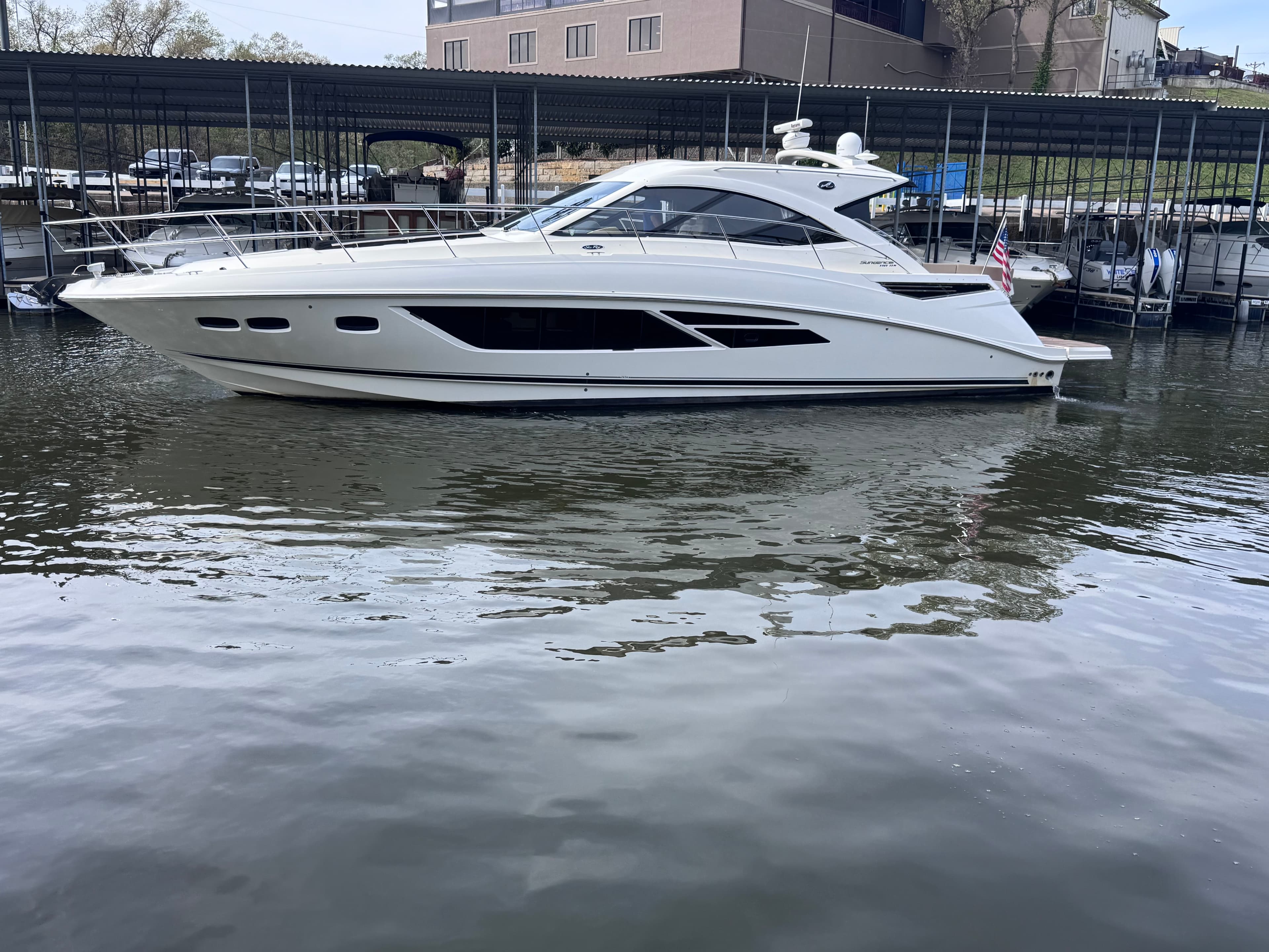 2015 Sea Ray 510 Sundancer in vendita a Lake Ozark, MO Sport Cruiser