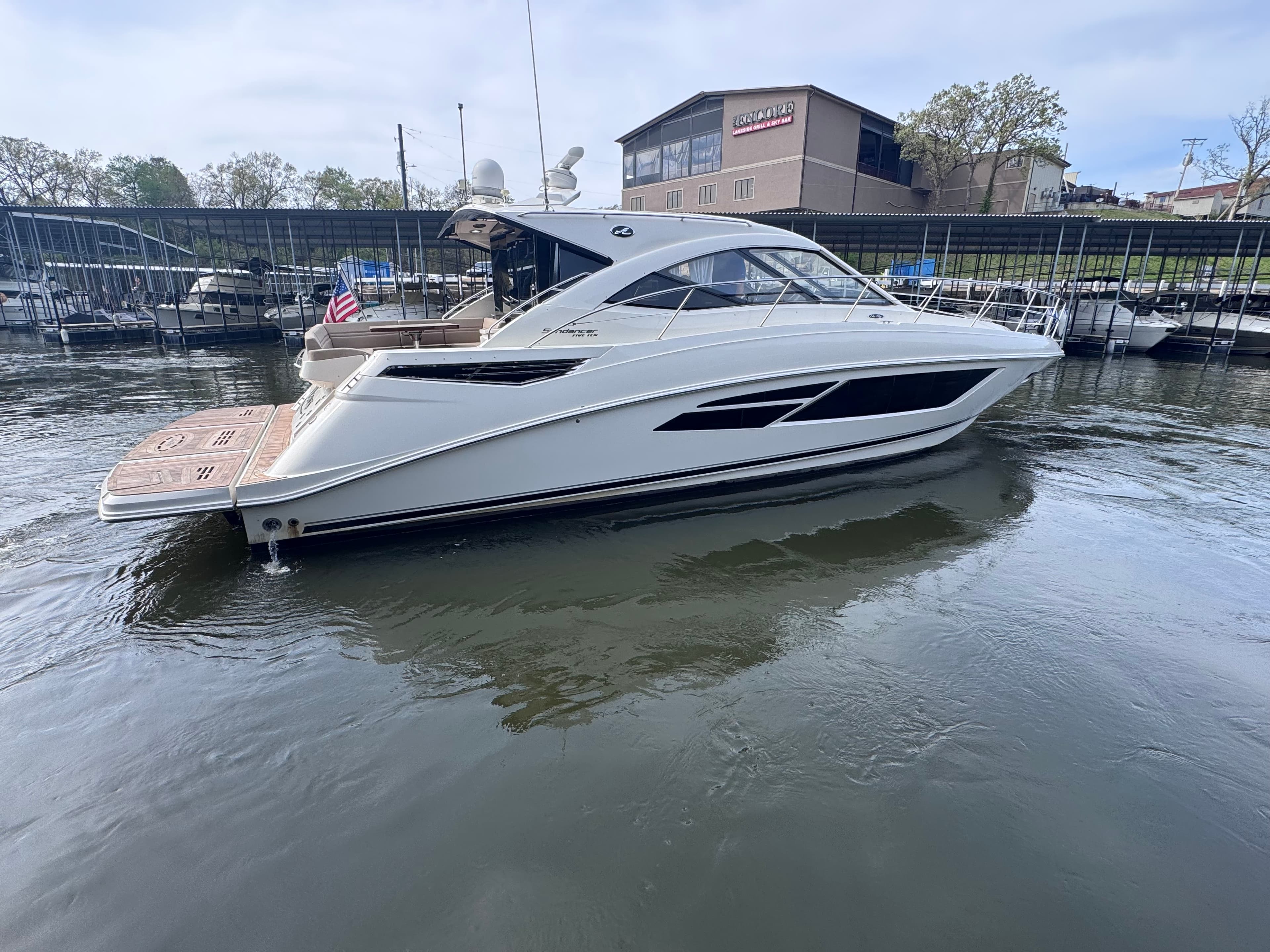 2015 Sea Ray 510 Sundancer in vendita a Lake Ozark, MO Sport Cruiser 4