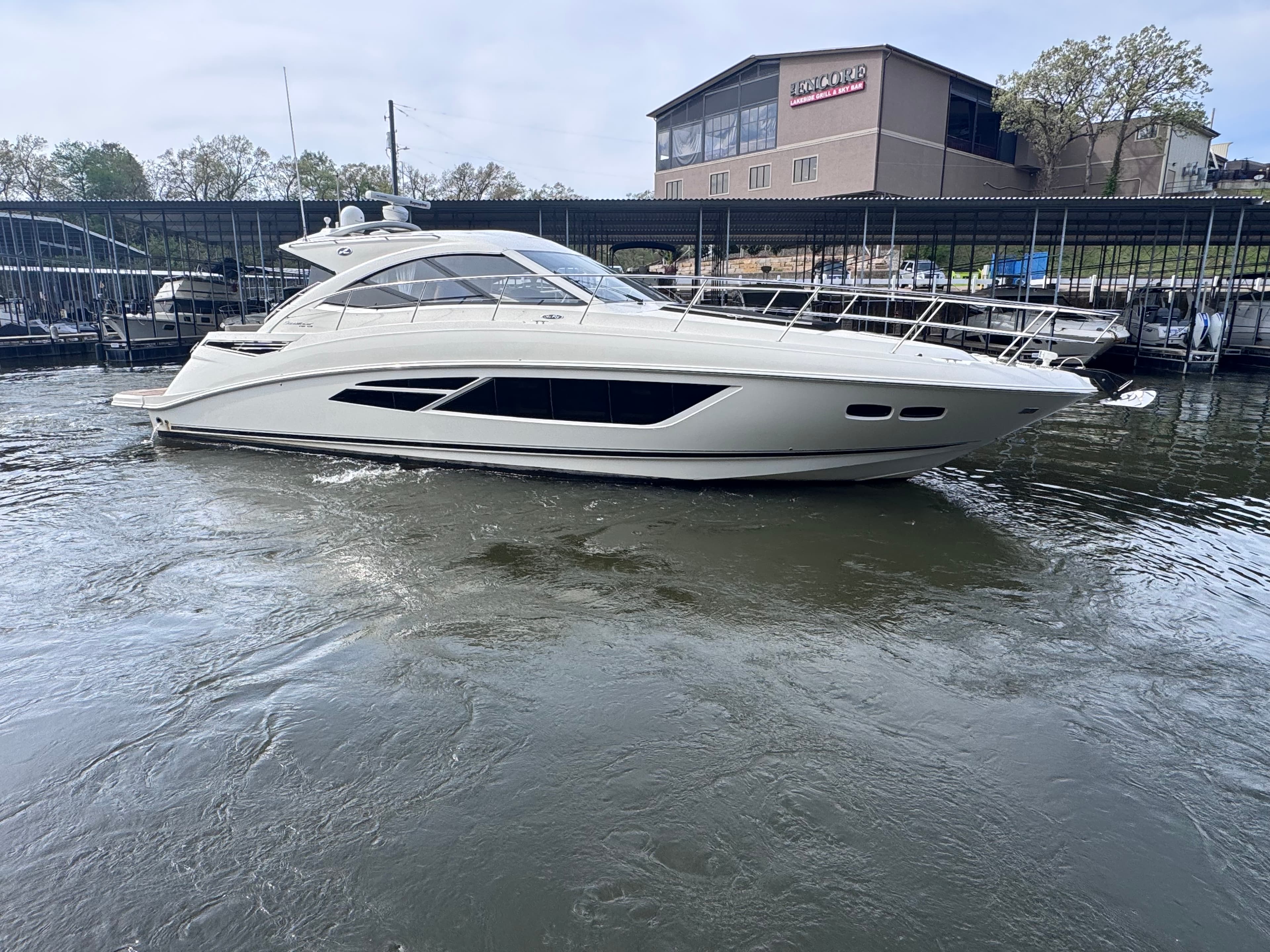 2015 Sea Ray 510 Sundancer in vendita a Lake Ozark, MO Sport Cruiser 5