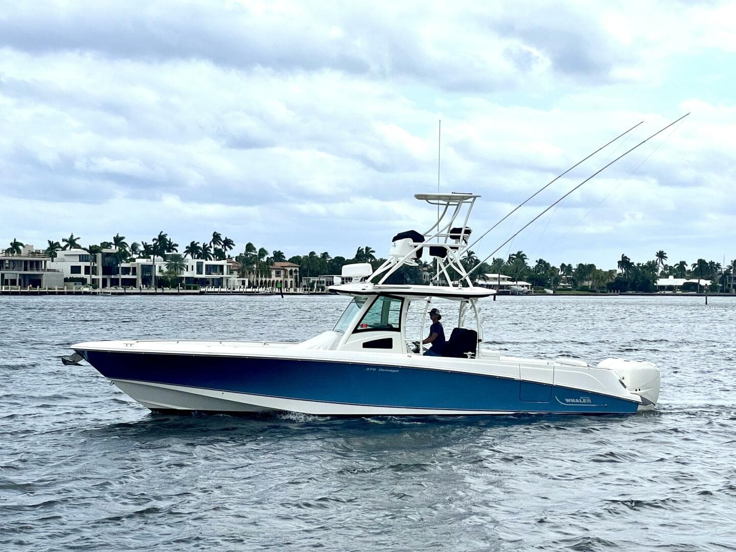 2013 Boston Whaler 370 Outrage zum Verkauf in Fort Lauderdale, Florida Center Console