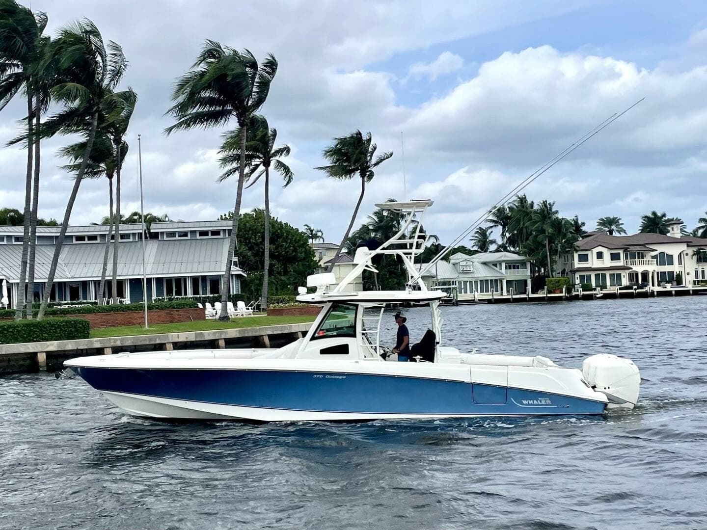 2013 Boston Whaler 370 Outrage zum Verkauf in Fort Lauderdale, Florida Center Console 4