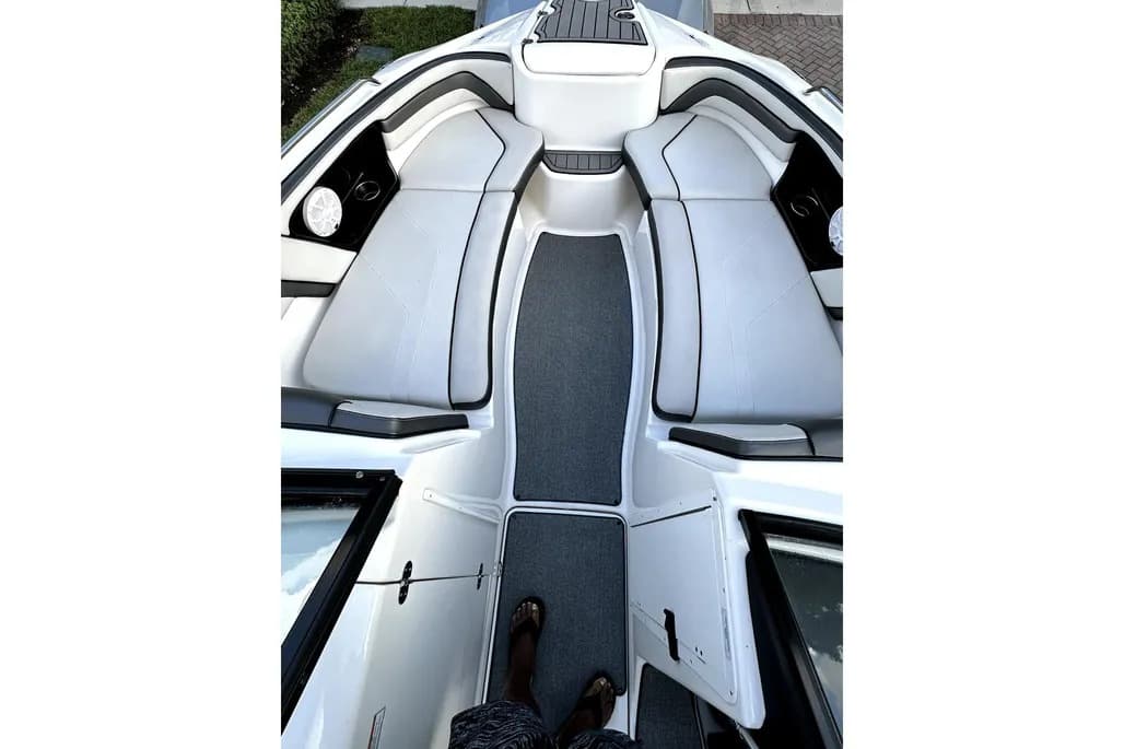 2019 Yamaha Boats AR240 in vendita a Miami, Florida Aft Cabin 3