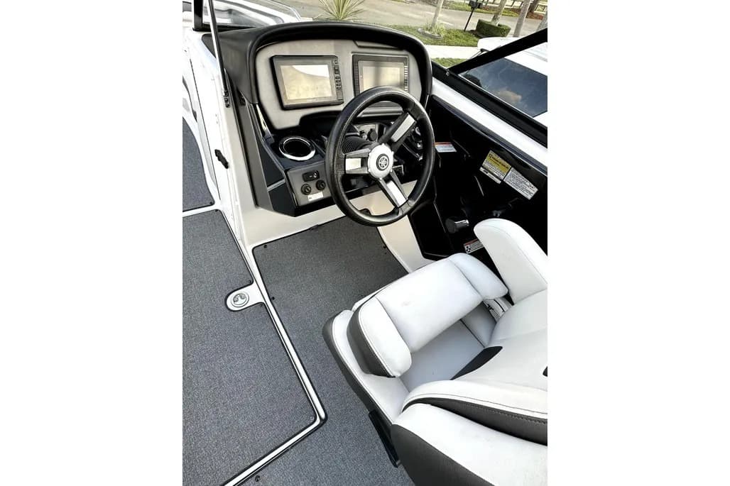 2019 Yamaha Boats AR240 in vendita a Miami, Florida Aft Cabin 5
