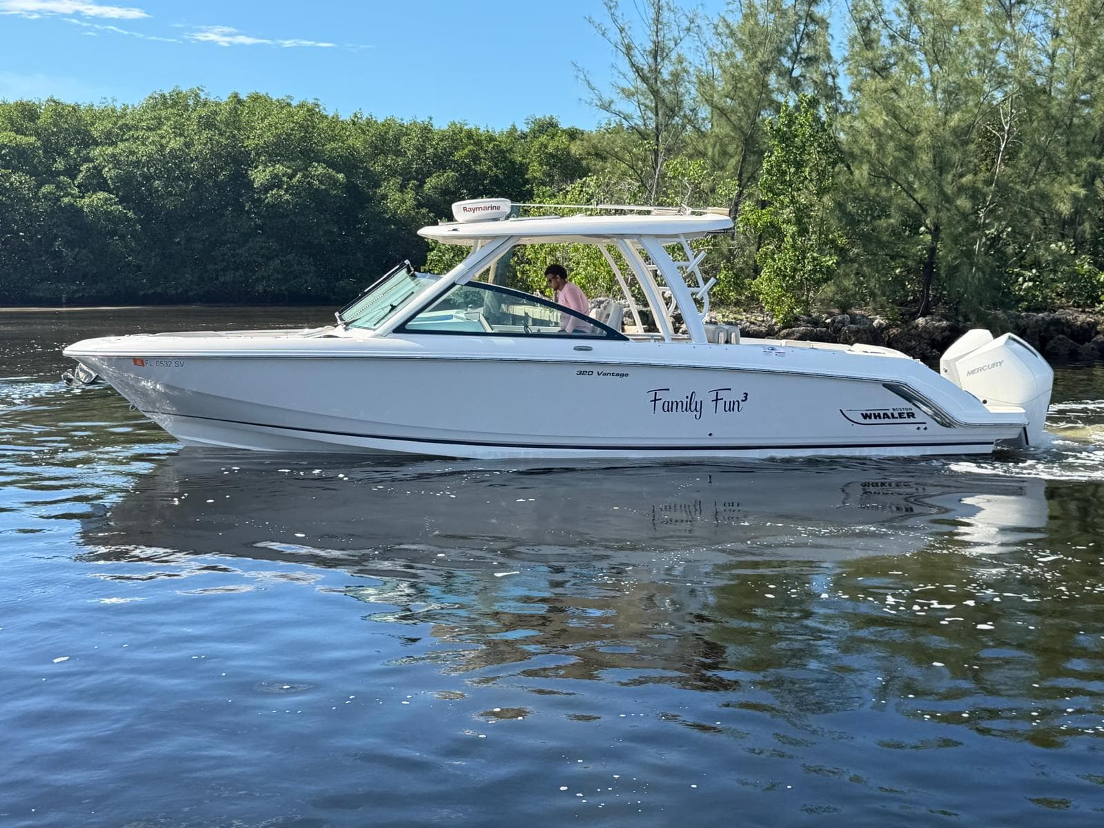 2021 Boston Whaler 320 Vantage zum Verkauf in Key Largo, FL Bowrider 3
