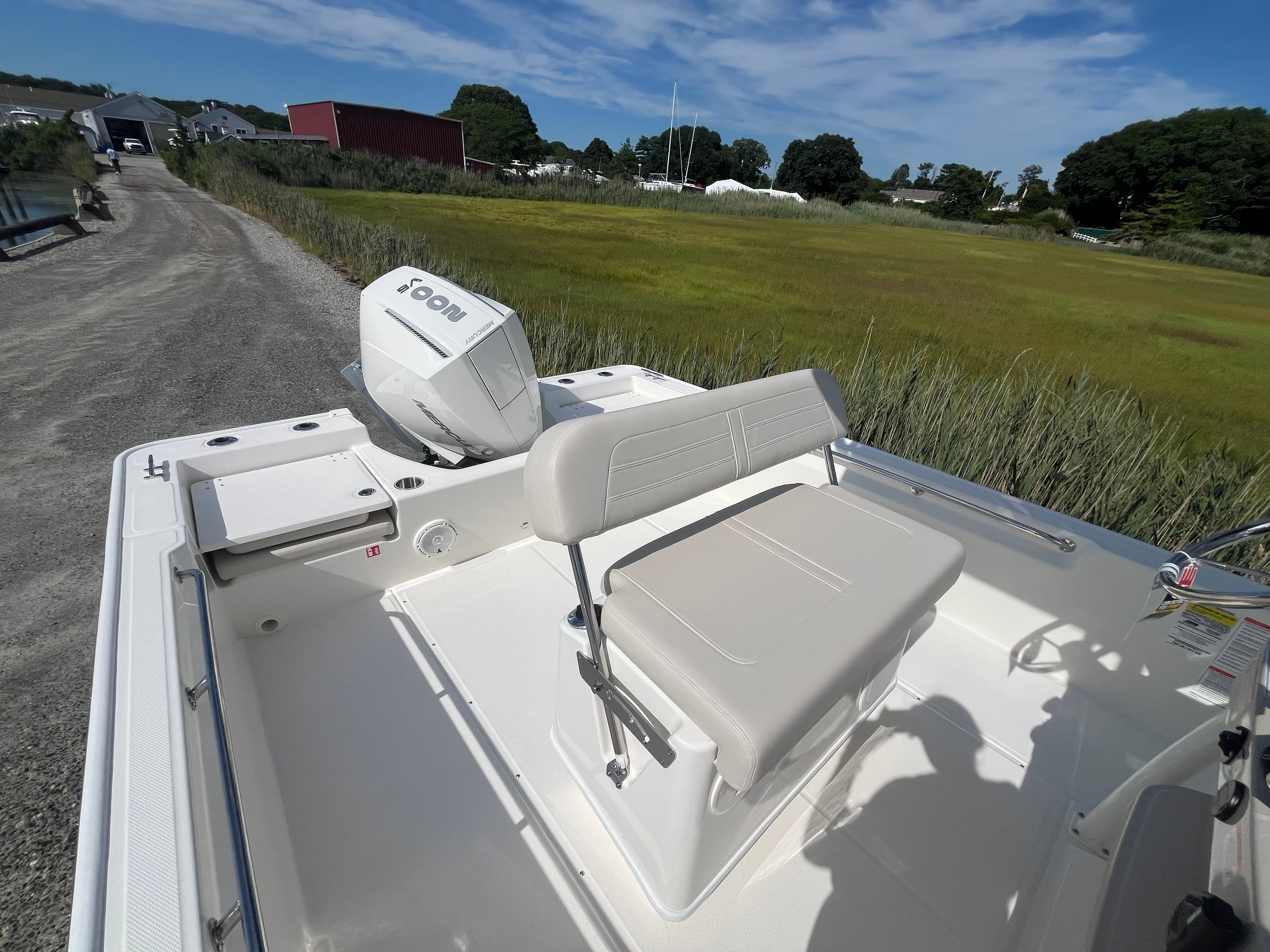 2027 Boston Whaler 210 Montauk te koop in Westbrook, Connecticut Center Console 4