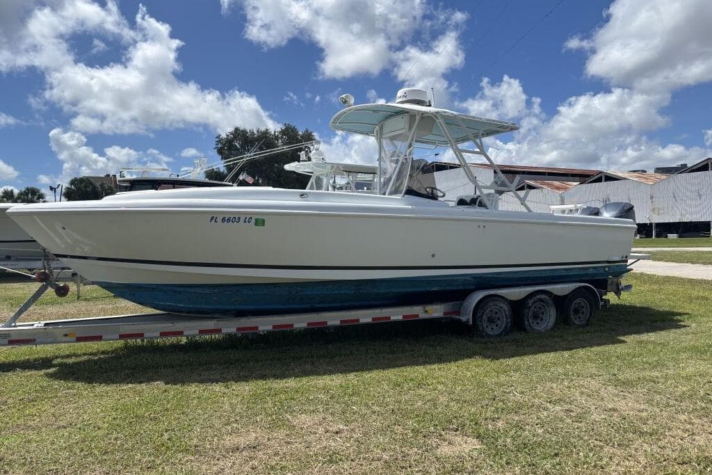 2000 Intrepid Powerboats 322 Cuddy in vendita a Miami, Florida Cuddy Cabin 3