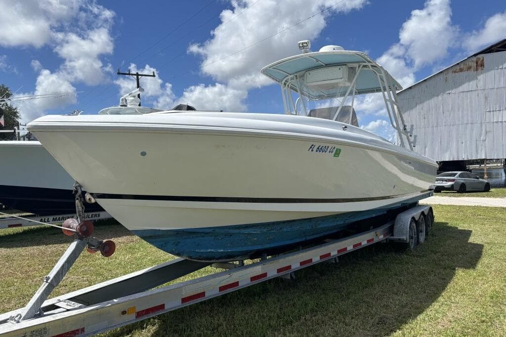 2000 Intrepid Powerboats 322 Cuddy in vendita a Miami, Florida Cuddy Cabin 4