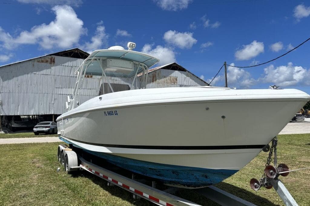 2000 Intrepid Powerboats 322 Cuddy in vendita a Miami, Florida Cuddy Cabin 5
