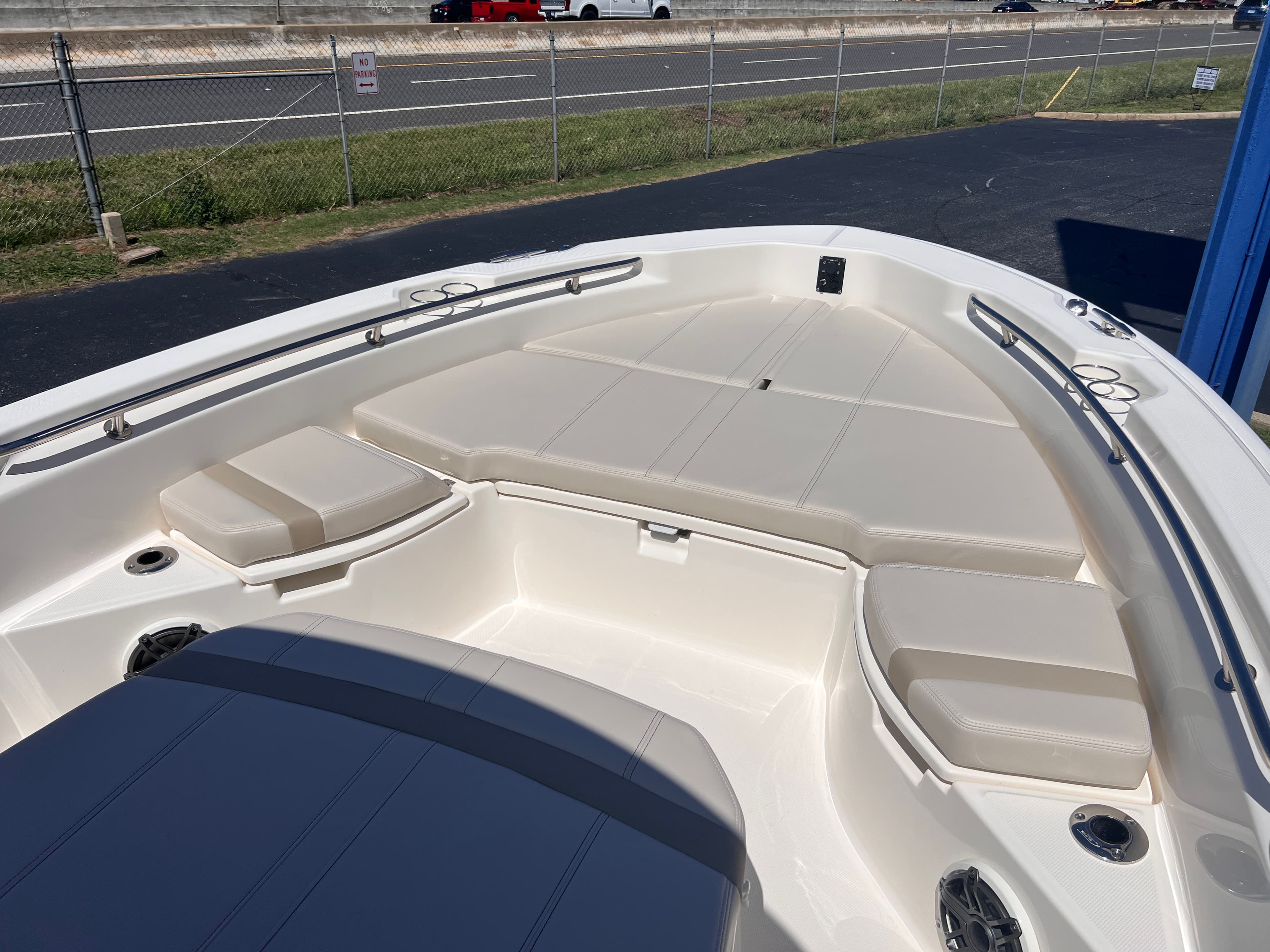 2026 Boston Whaler 250 Dauntless a la venta en Greenville, SC Center Console 3