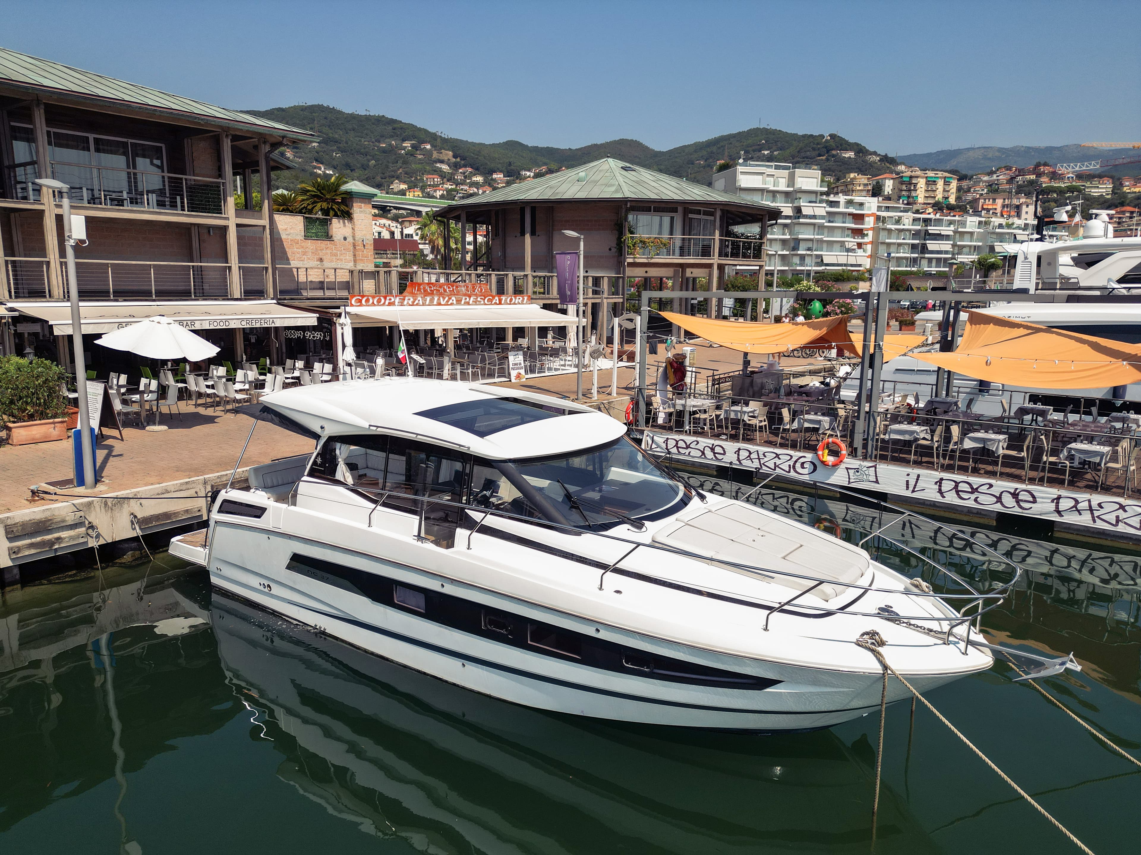 2022 Jeanneau NC 37 for Sale in Loano, IT Express Cruiser