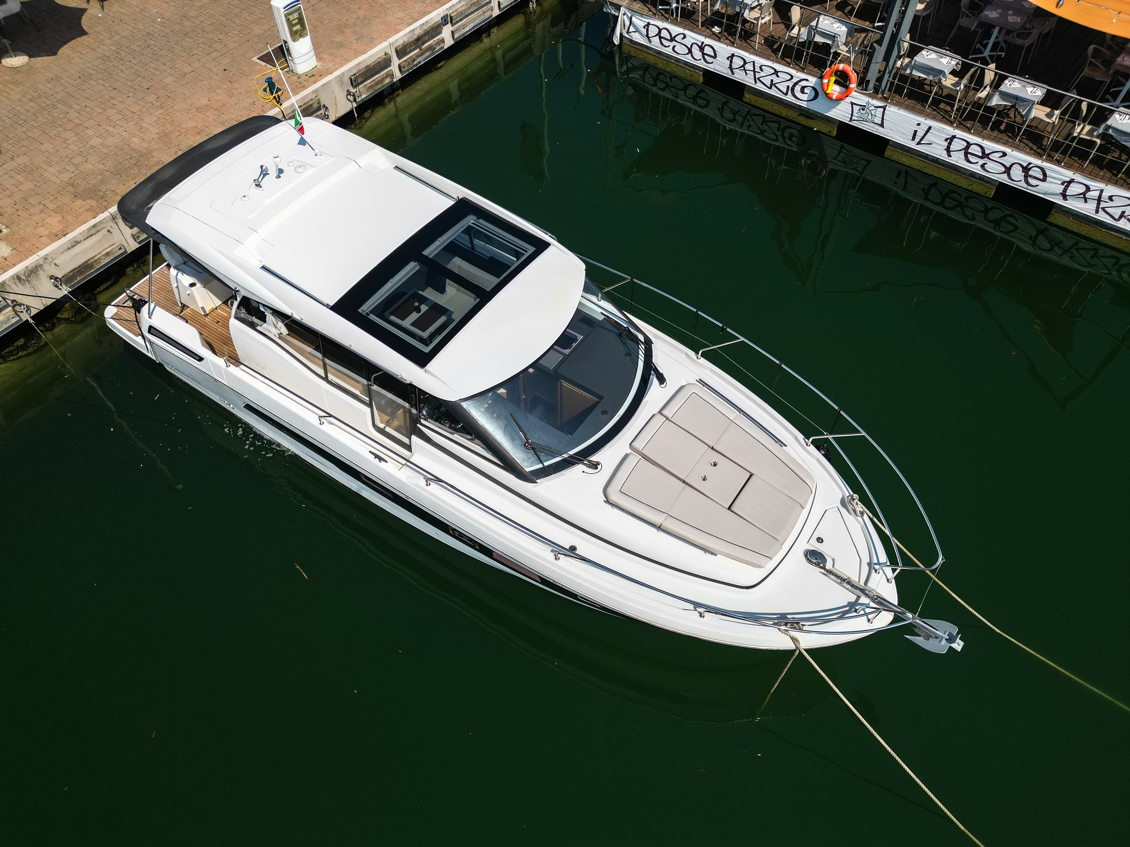 2022 Jeanneau NC 37 for Sale in Loano, IT Express Cruiser 2