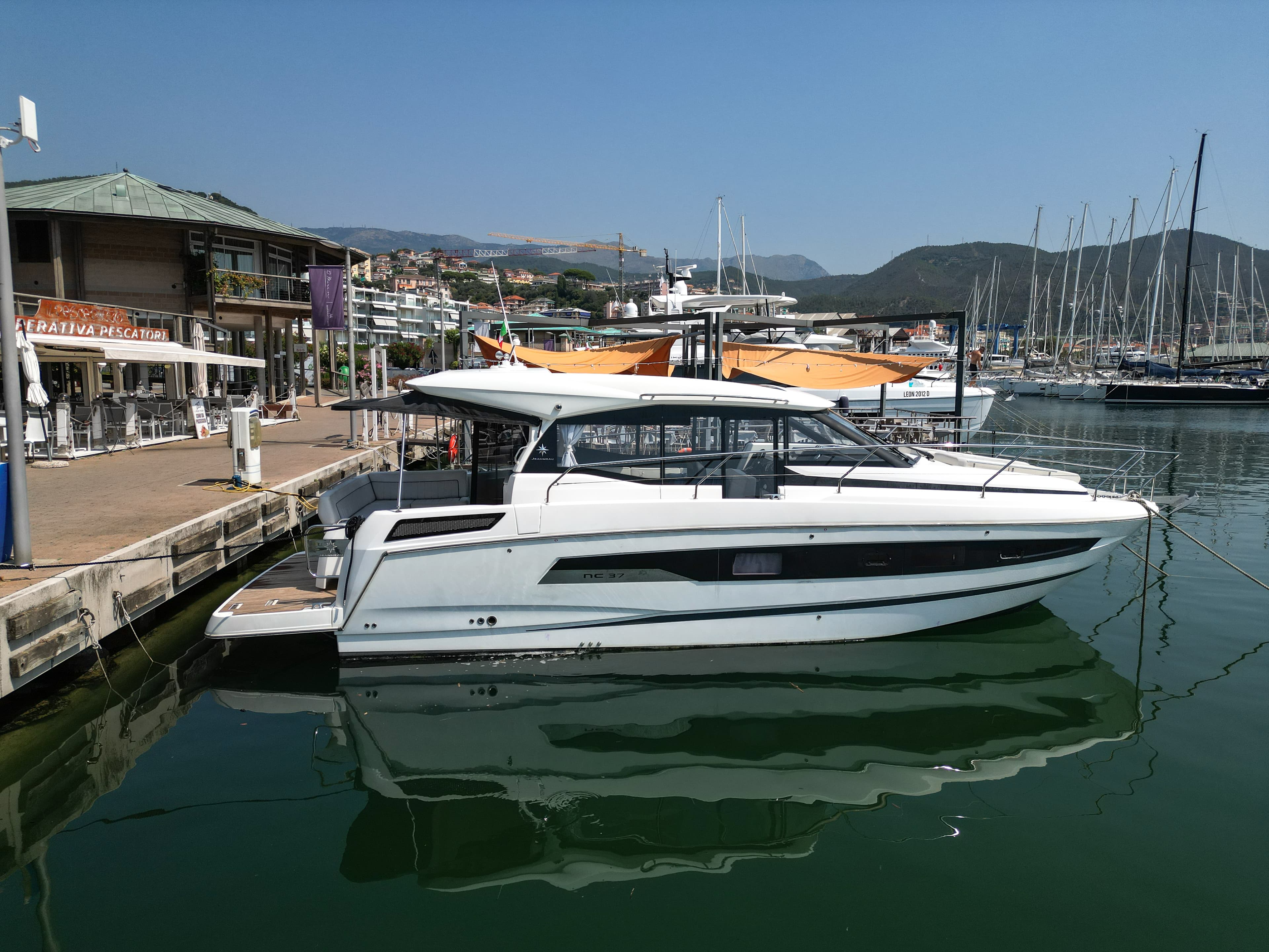 2022 Jeanneau NC 37 for Sale in Loano, IT Express Cruiser 3