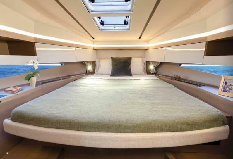 2022 Jeanneau NC 37 for Sale in Loano, IT Express Cruiser 5