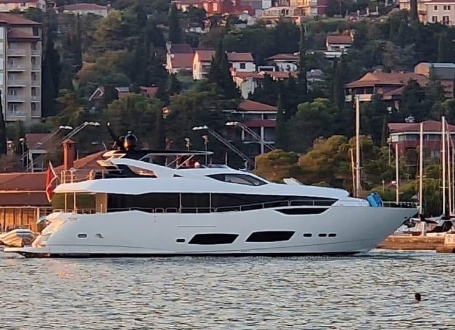 2022 Sunseeker 95 Yacht te koop in Athens, GR Flybridge 2