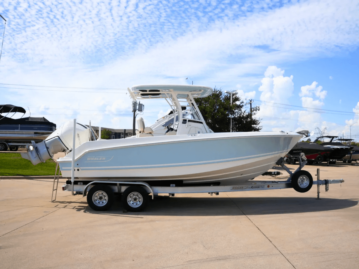 2026 Boston Whaler 230 Outrage a la venta en Lewisville, TX Center Console
