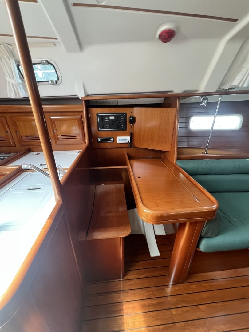 2002 Beneteau Oceanis Clipper 361 in vendita a South Dartmouth, Massachusetts Monohull 5