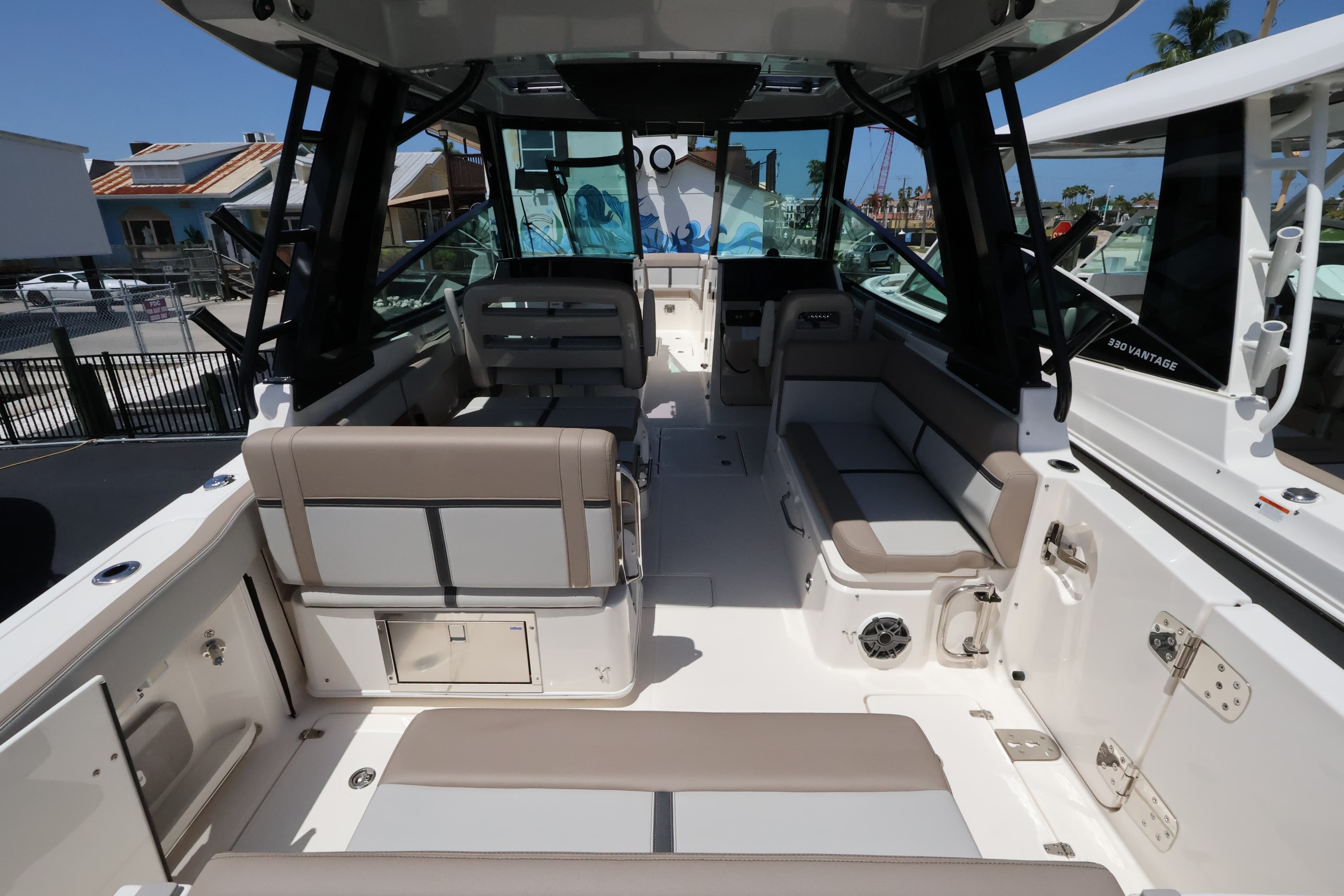 2026 Boston Whaler 330 Vantage zum Verkauf in Naples, Florida Dual Console 5