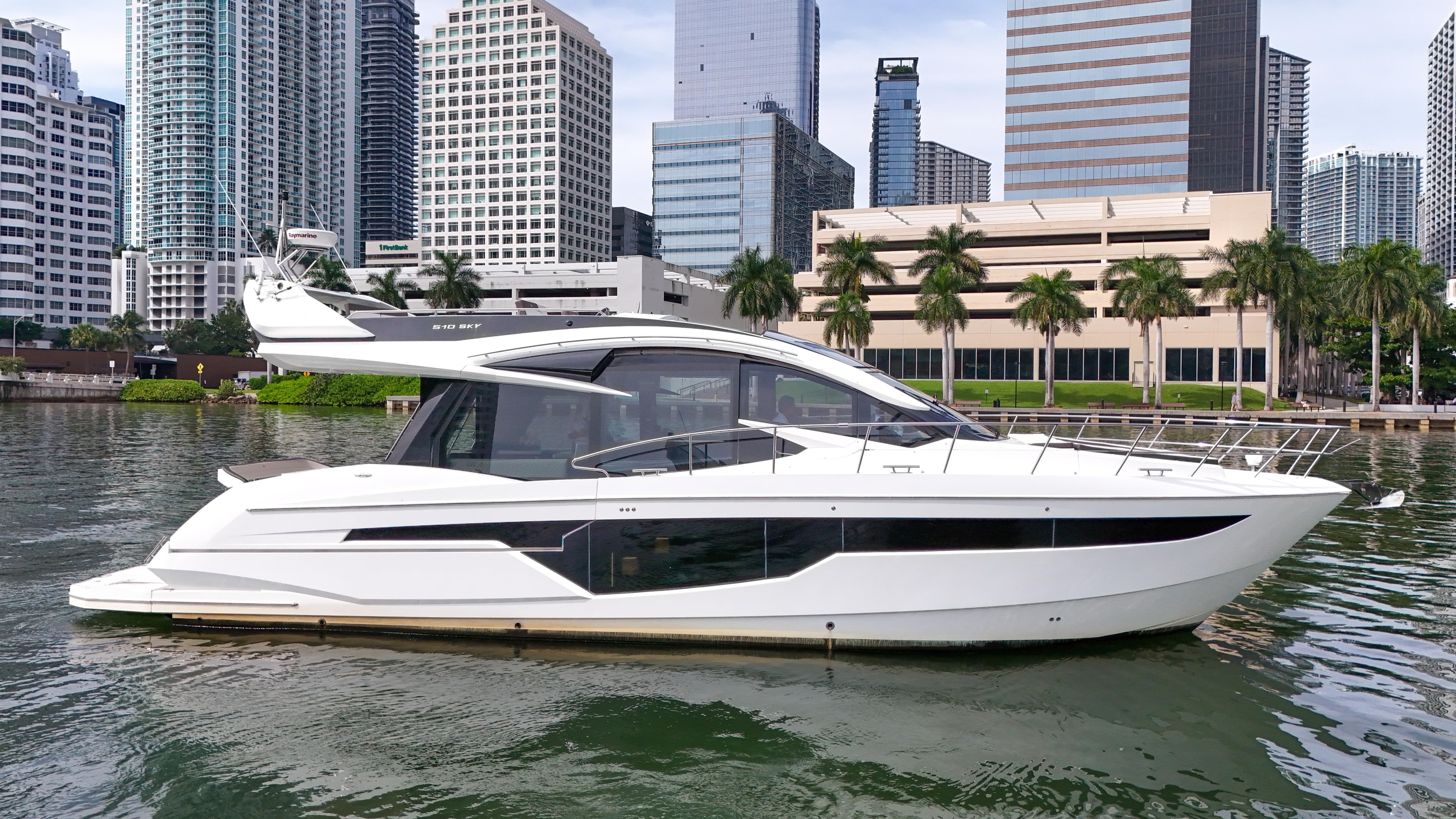 2020 Galeon Yachts 510 Skydeck zum Verkauf in Miami, Florida Flybridge 2