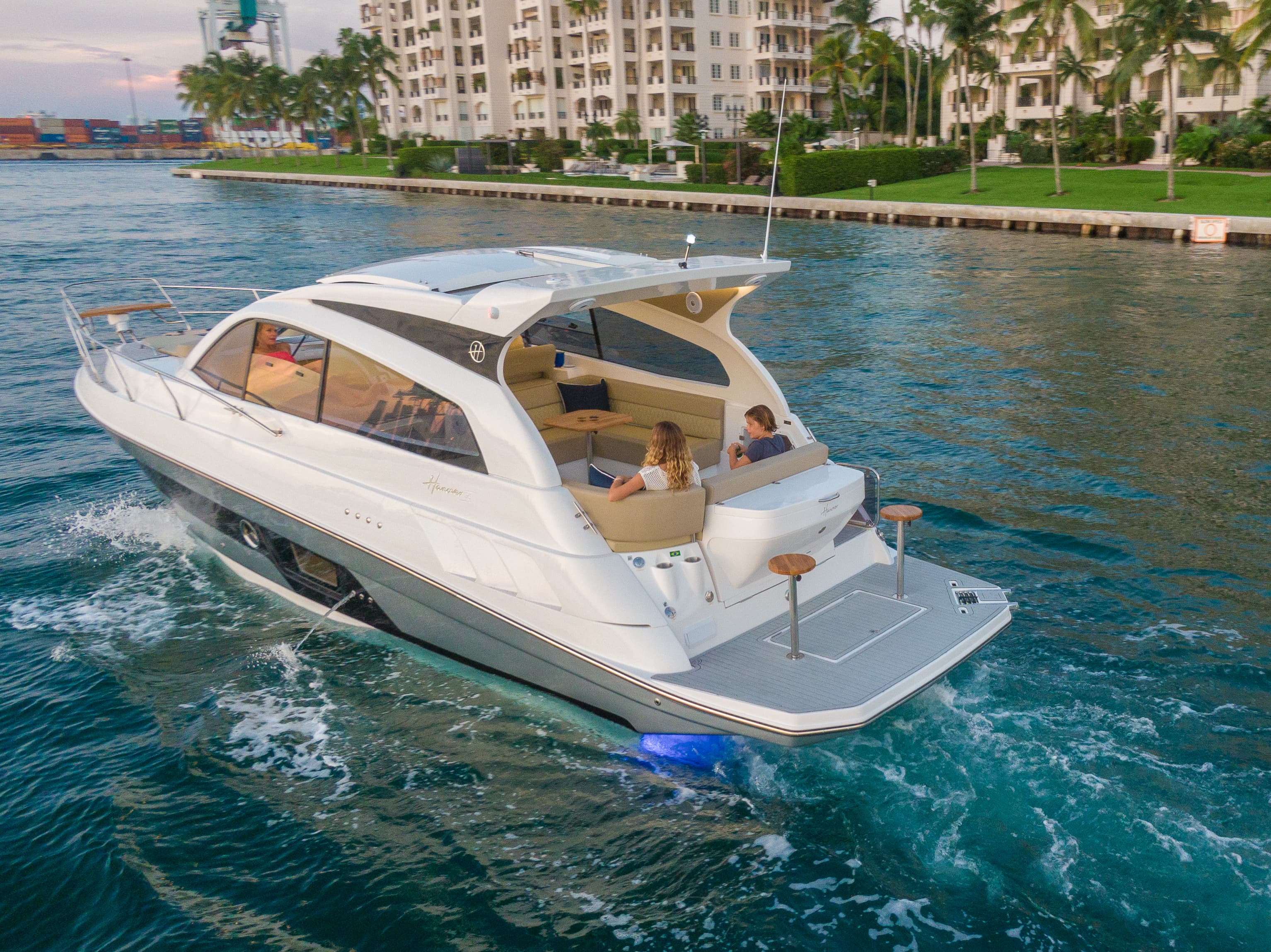 2027 Hanover Yachts 375 zum Verkauf in Newport, Rhode Island Motor Yacht 2