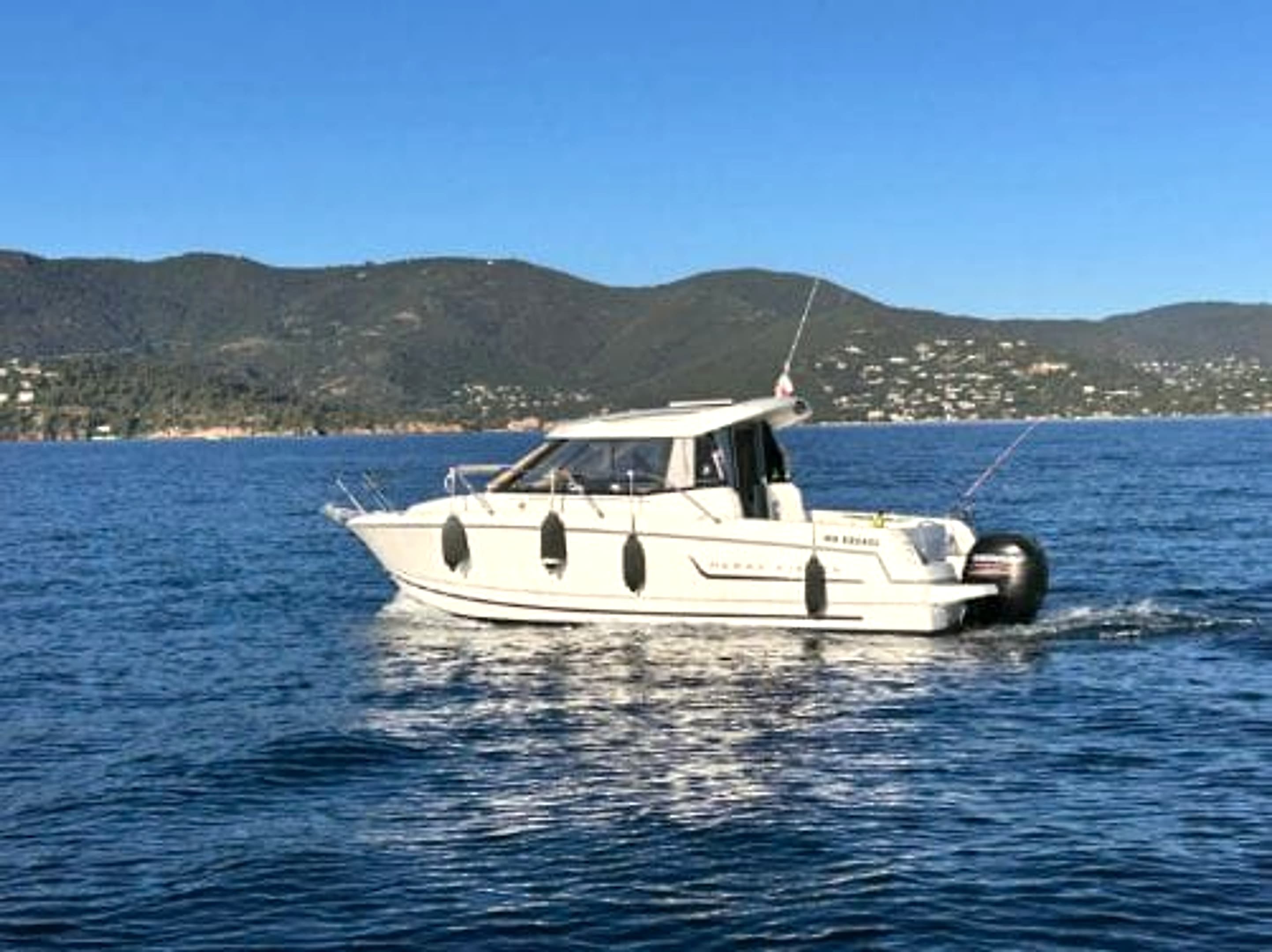2012 Jeanneau Merry Fisher 755 zum Verkauf in Le Lavandou, FR Pilothouse