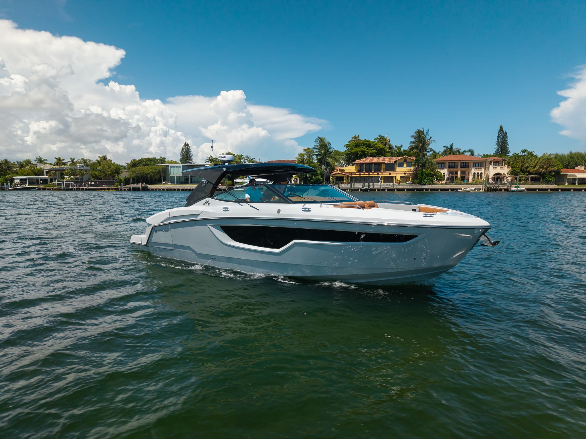 2027 Cruisers Yachts 38 GLS OB zum Verkauf in Miami, FL Sport Cruiser 2