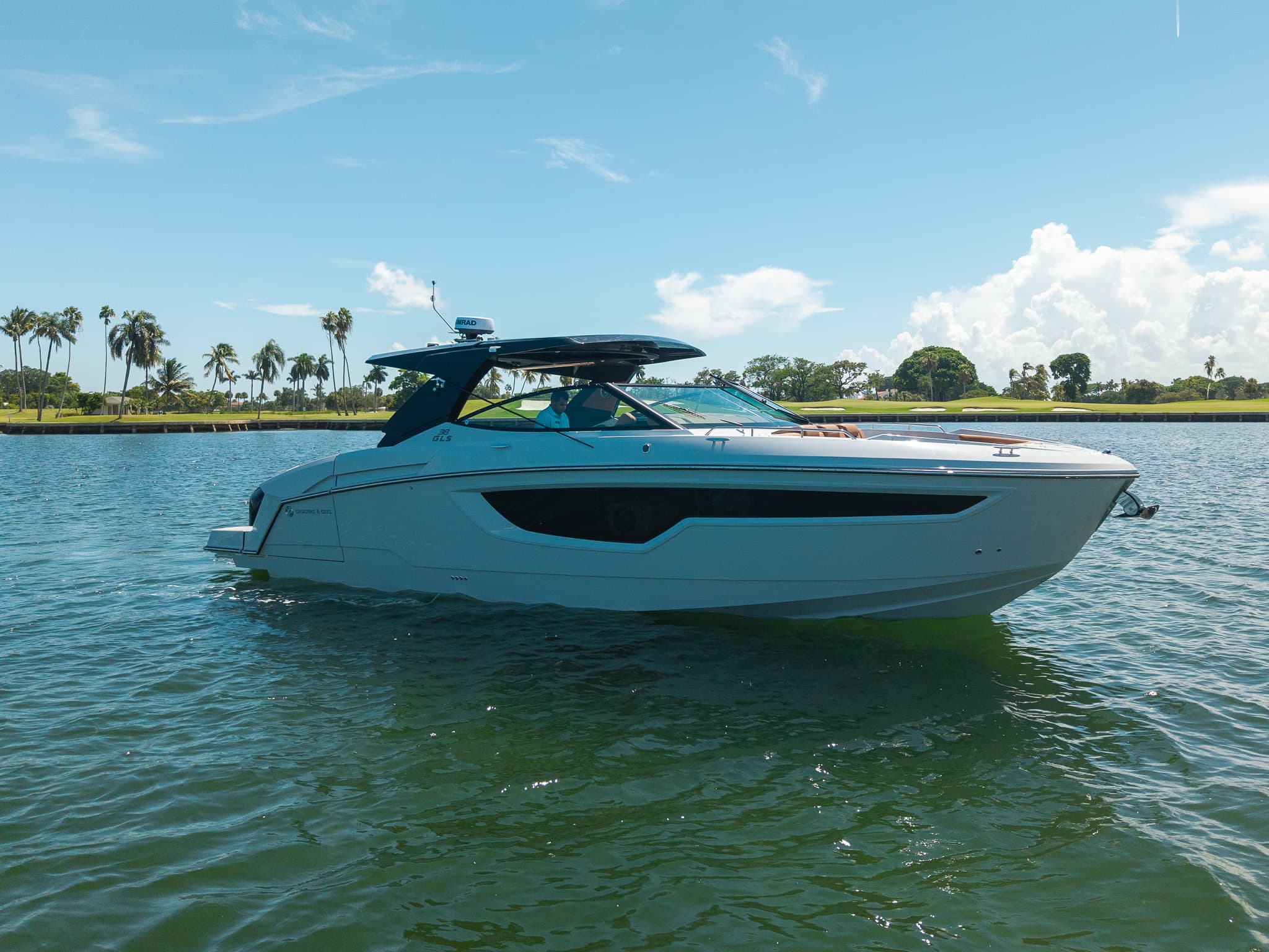 2027 Cruisers Yachts 38 GLS OB zum Verkauf in Miami, FL Sport Cruiser 3