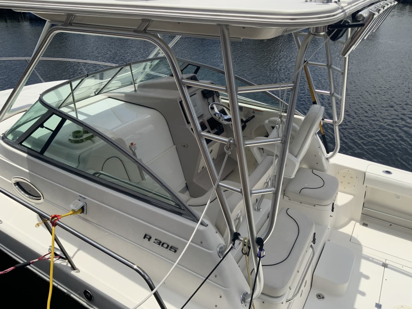 2007 Robalo R305 zum Verkauf in Deerfield Beach, Florida Walk-around Boats 3
