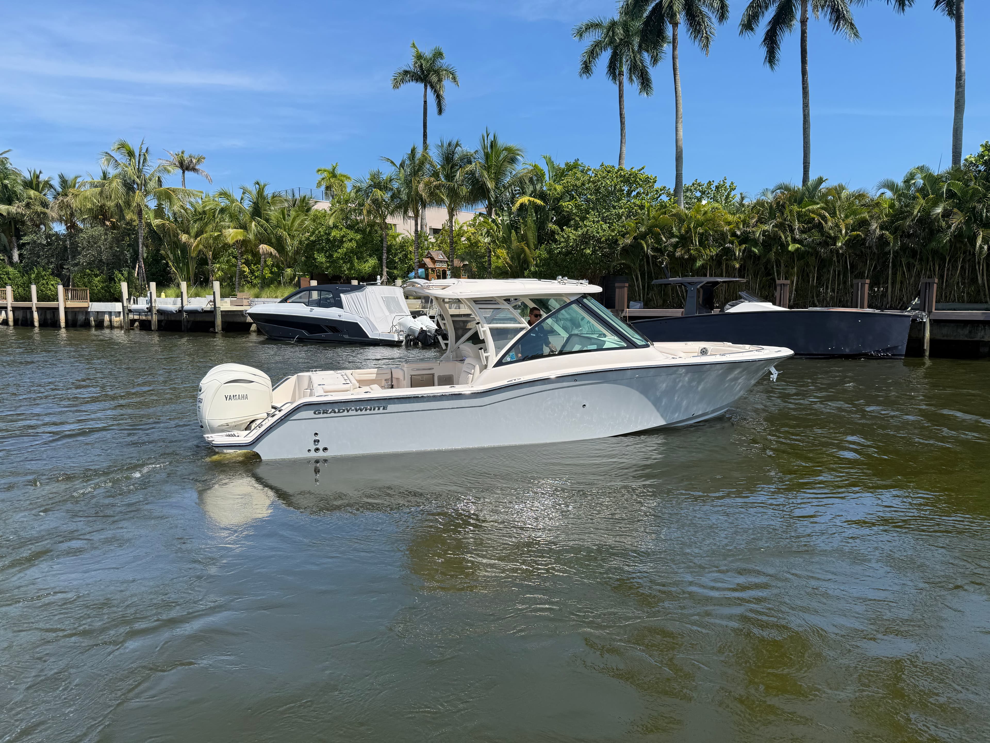 2027 Grady-White Boats Freedom 325 for Sale in Miami, FL Bowrider 3