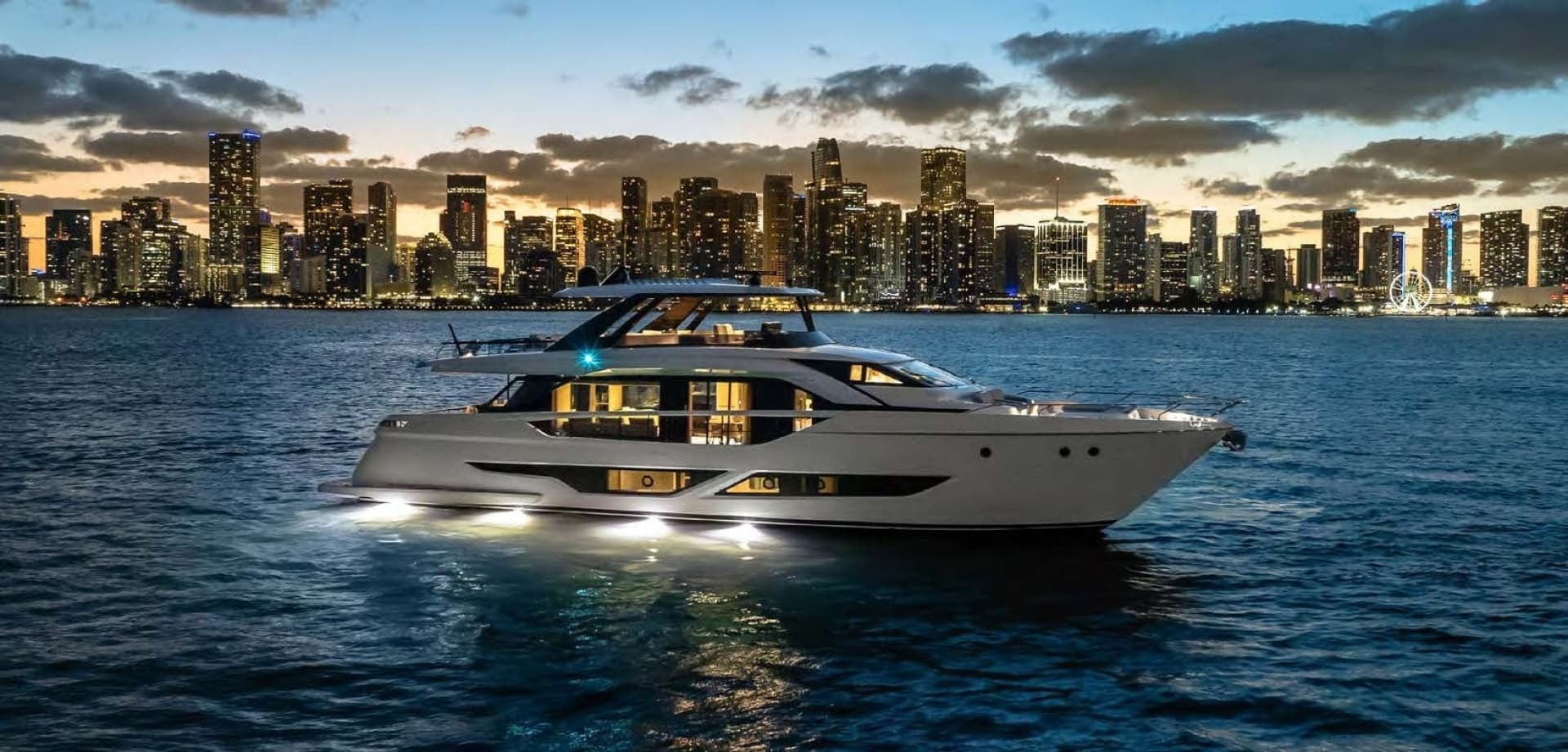2025 Ferretti Yachts 860 zum Verkauf in Dubai, AE Flybridge