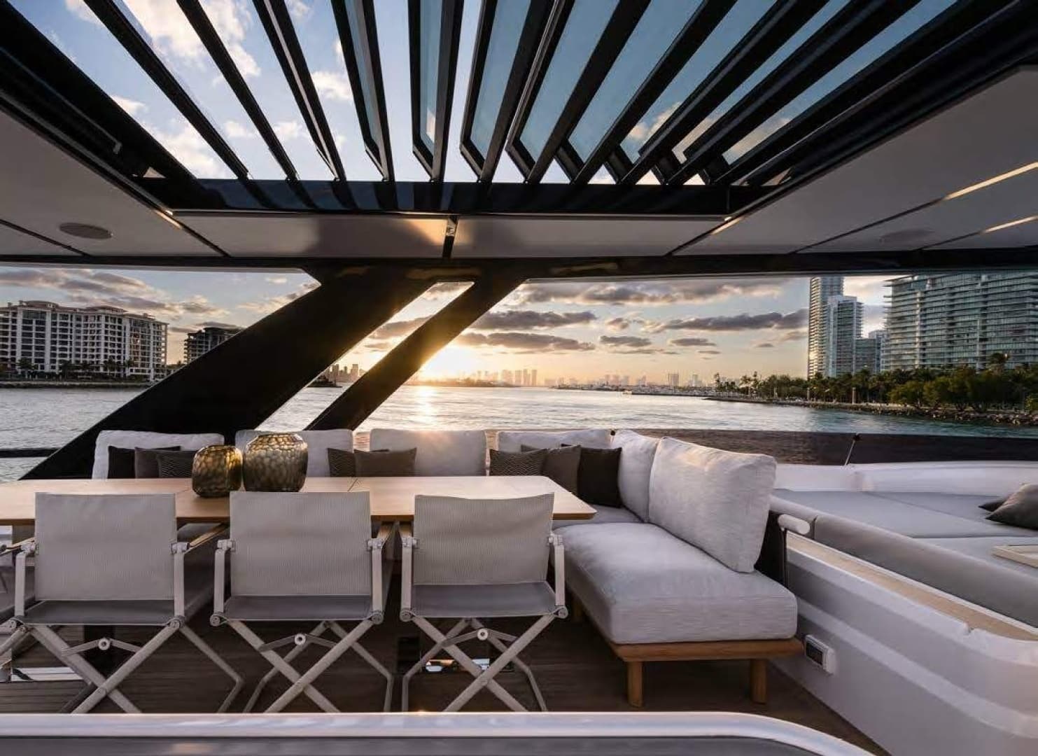2025 Ferretti Yachts 860 zum Verkauf in Dubai, AE Flybridge 3