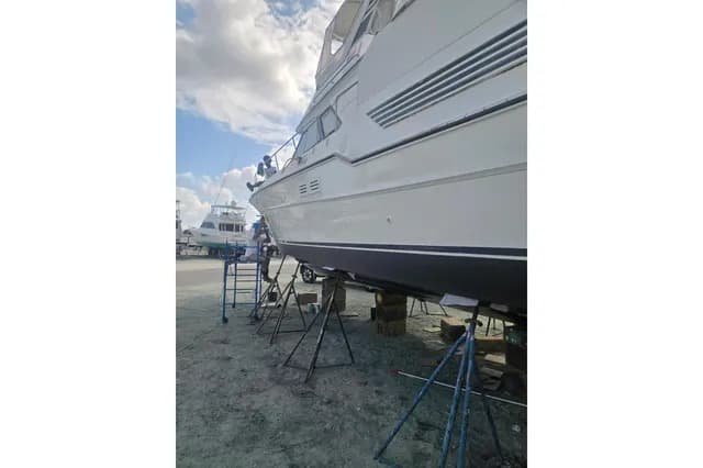 1989 Sea Ray 440 Aft Cabin zum Verkauf in Fort Pierce, Florida Aft Cabin 2