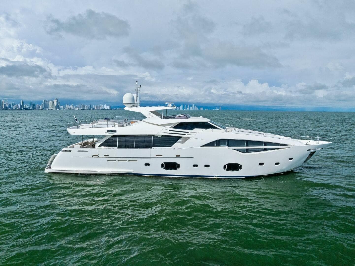2014 Custom Line 100 zum Verkauf in Panama City, PA Megayacht