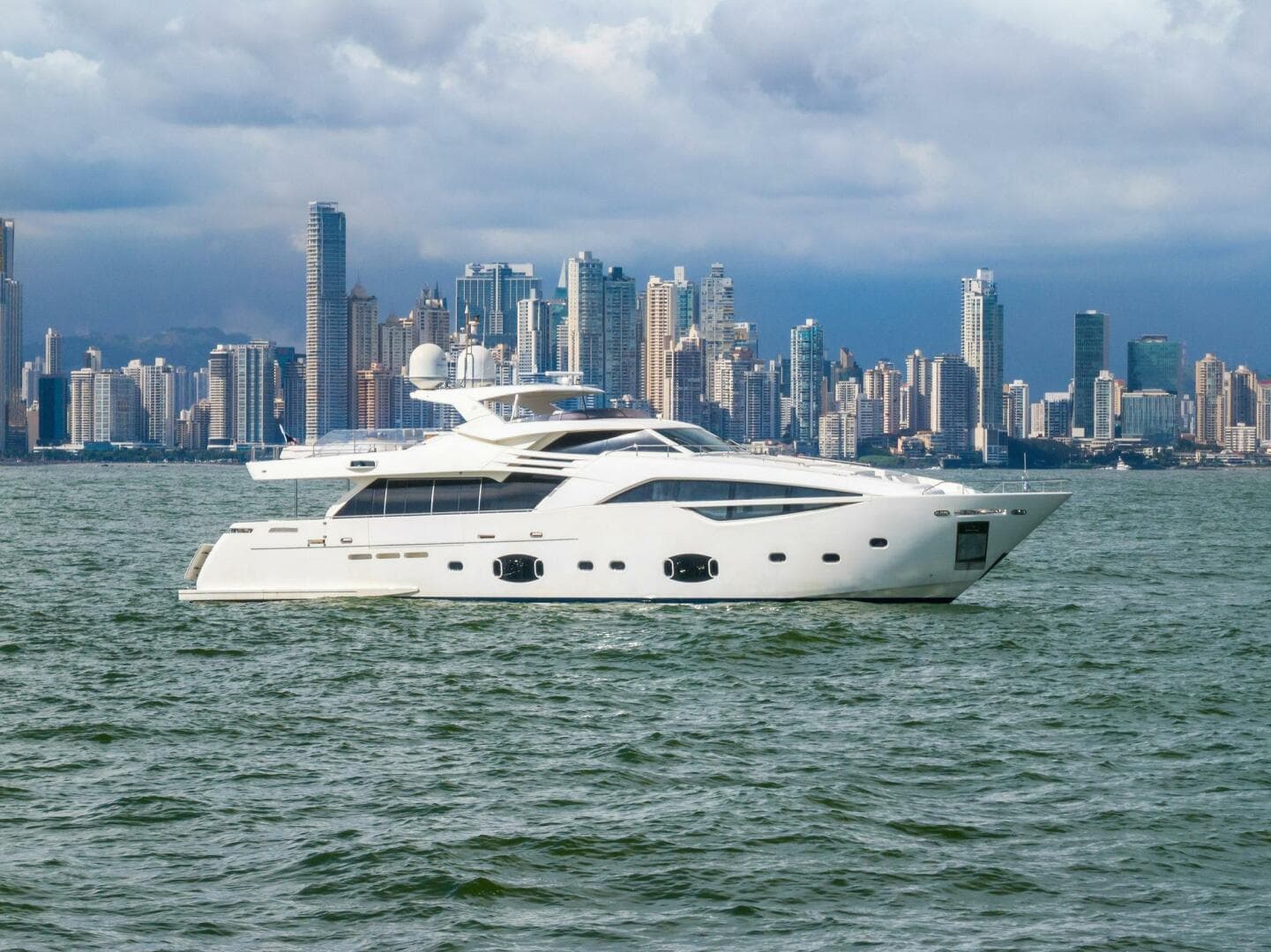 2014 Custom Line 100 zum Verkauf in Panama City, PA Megayacht 3