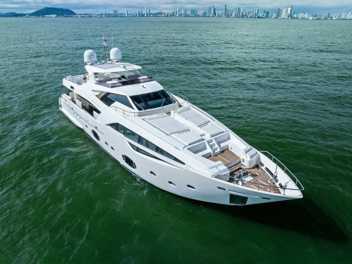 2014 Custom Line 100 zum Verkauf in Panama City, PA Megayacht 4
