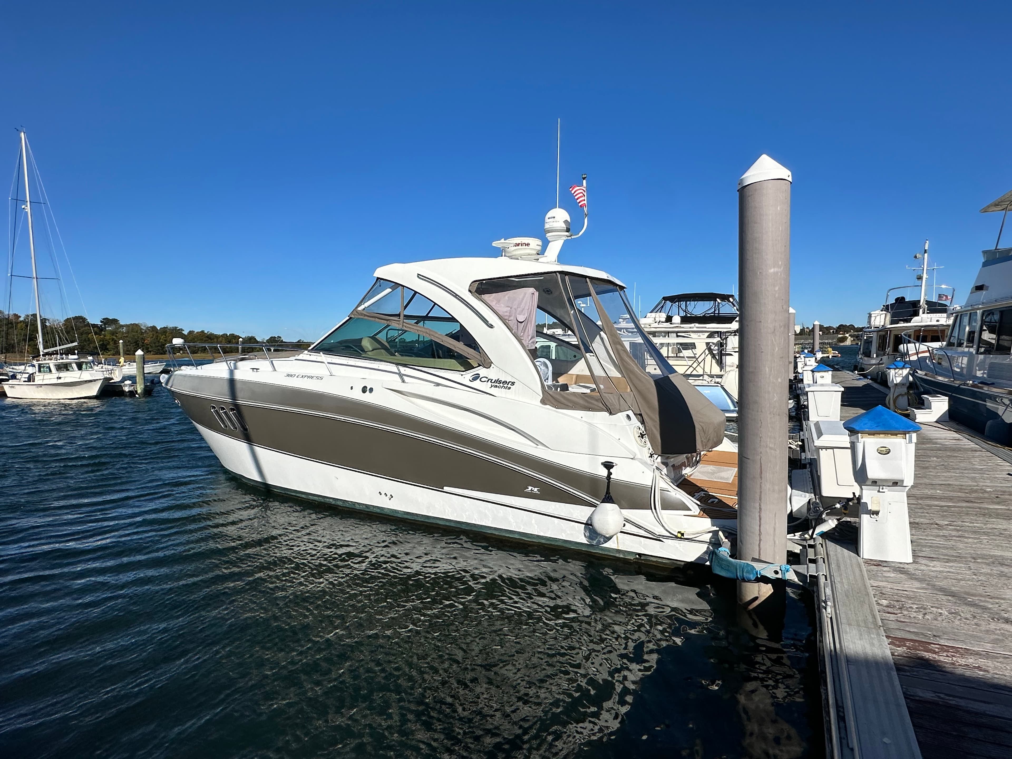 2014 Cruisers Yachts 380 Express a la venta en Danvers, Massachusetts Express Cruiser