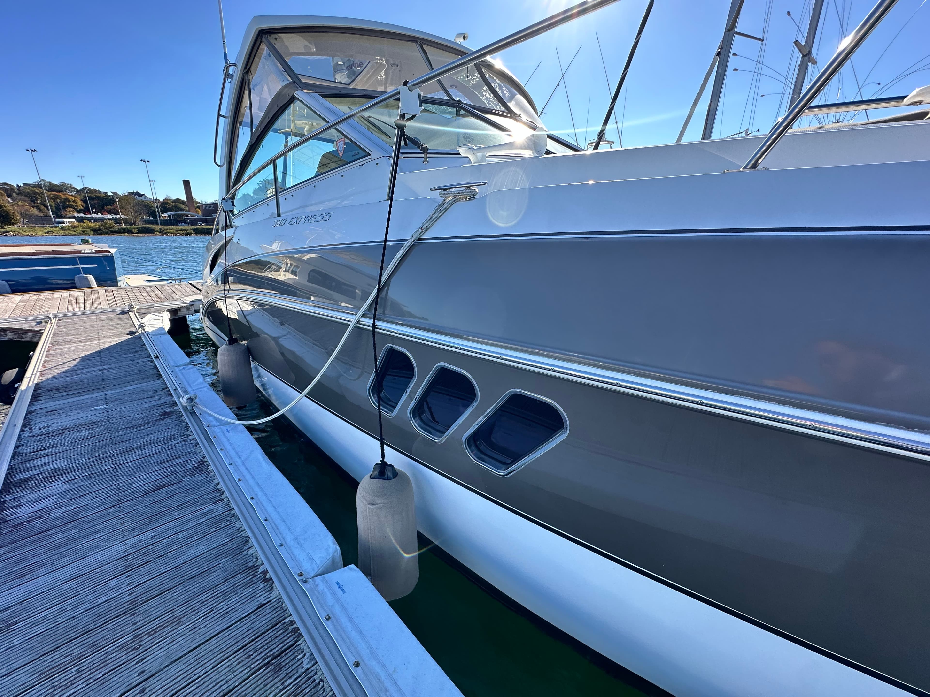 2014 Cruisers Yachts 380 Express a la venta en Danvers, Massachusetts Express Cruiser 3