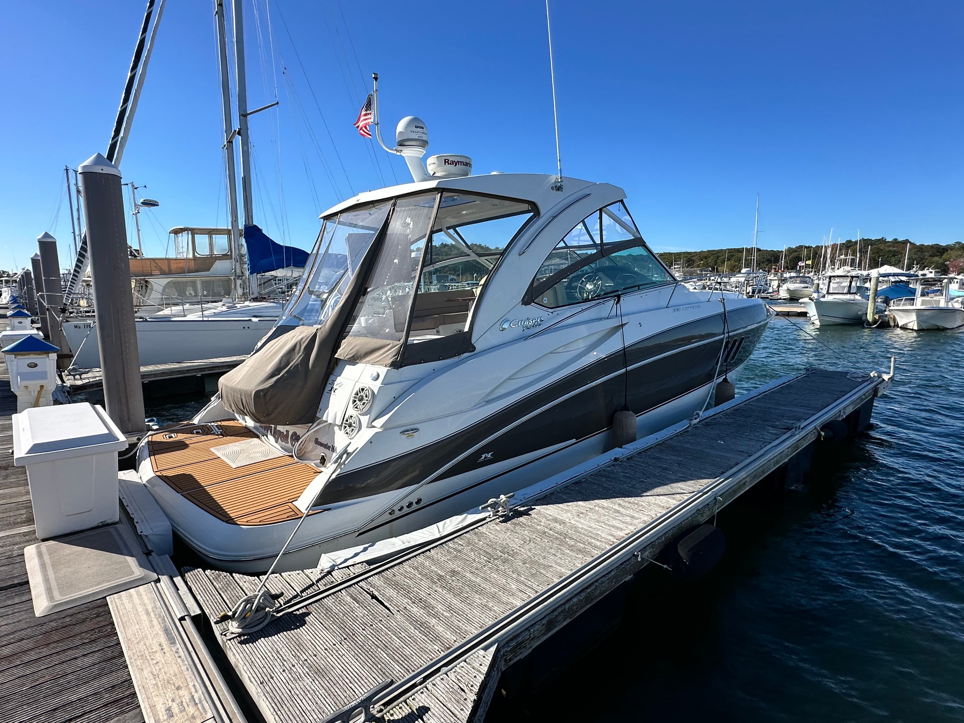 2014 Cruisers Yachts 380 Express a la venta en Danvers, Massachusetts Express Cruiser 4